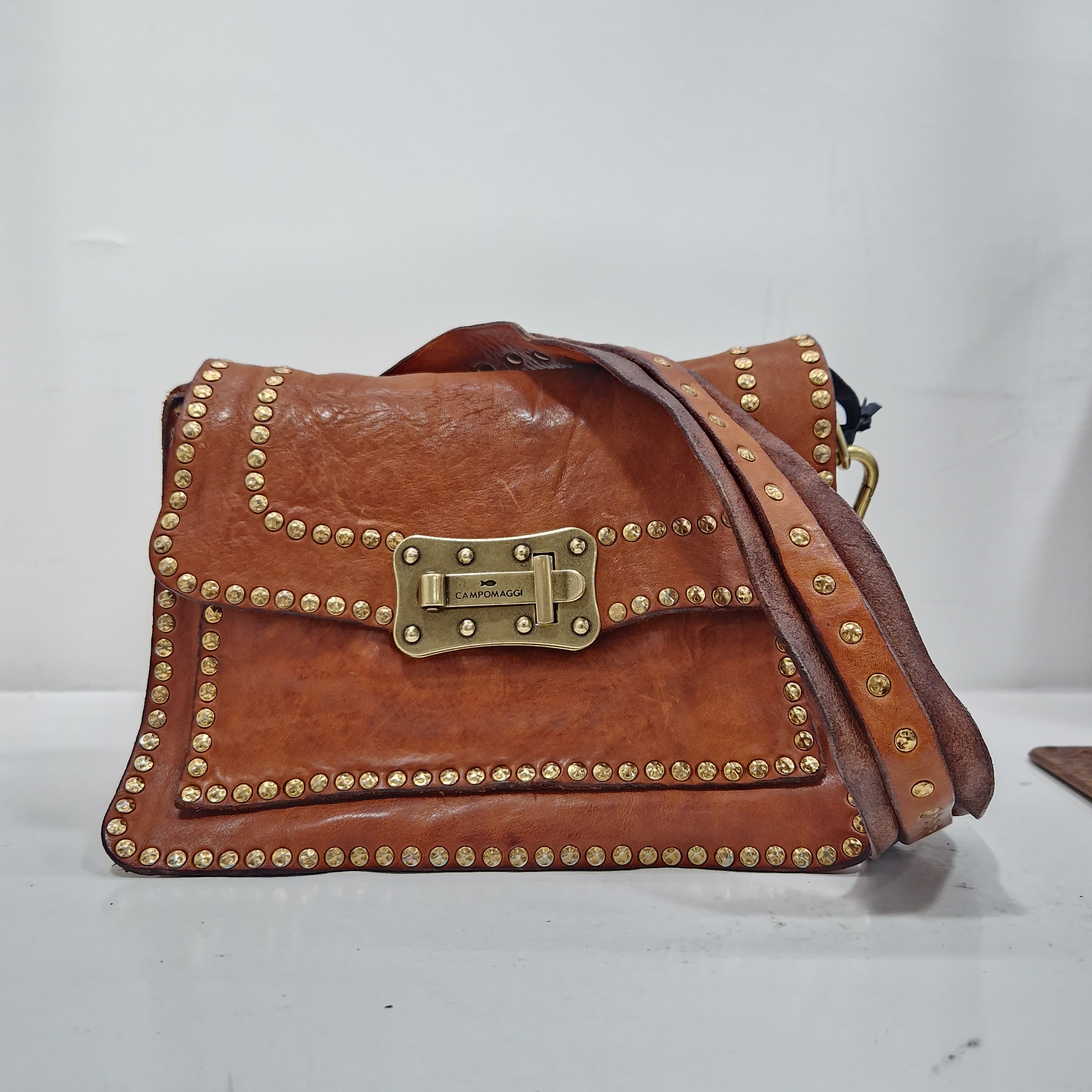 Campomaggi borsa Agnese color cuoio rivetti oro