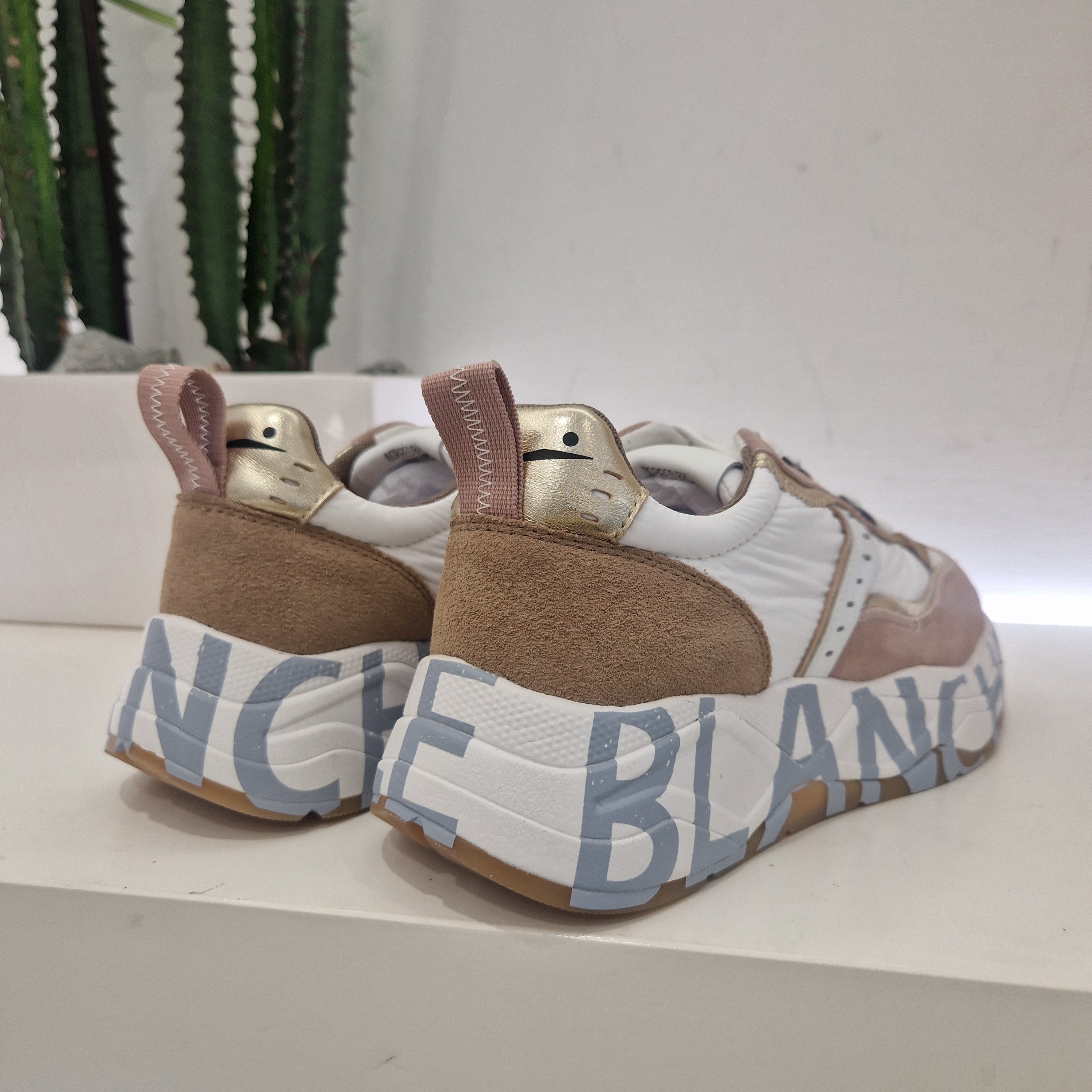 Voile Blanche sneaker modello CLUB cipria