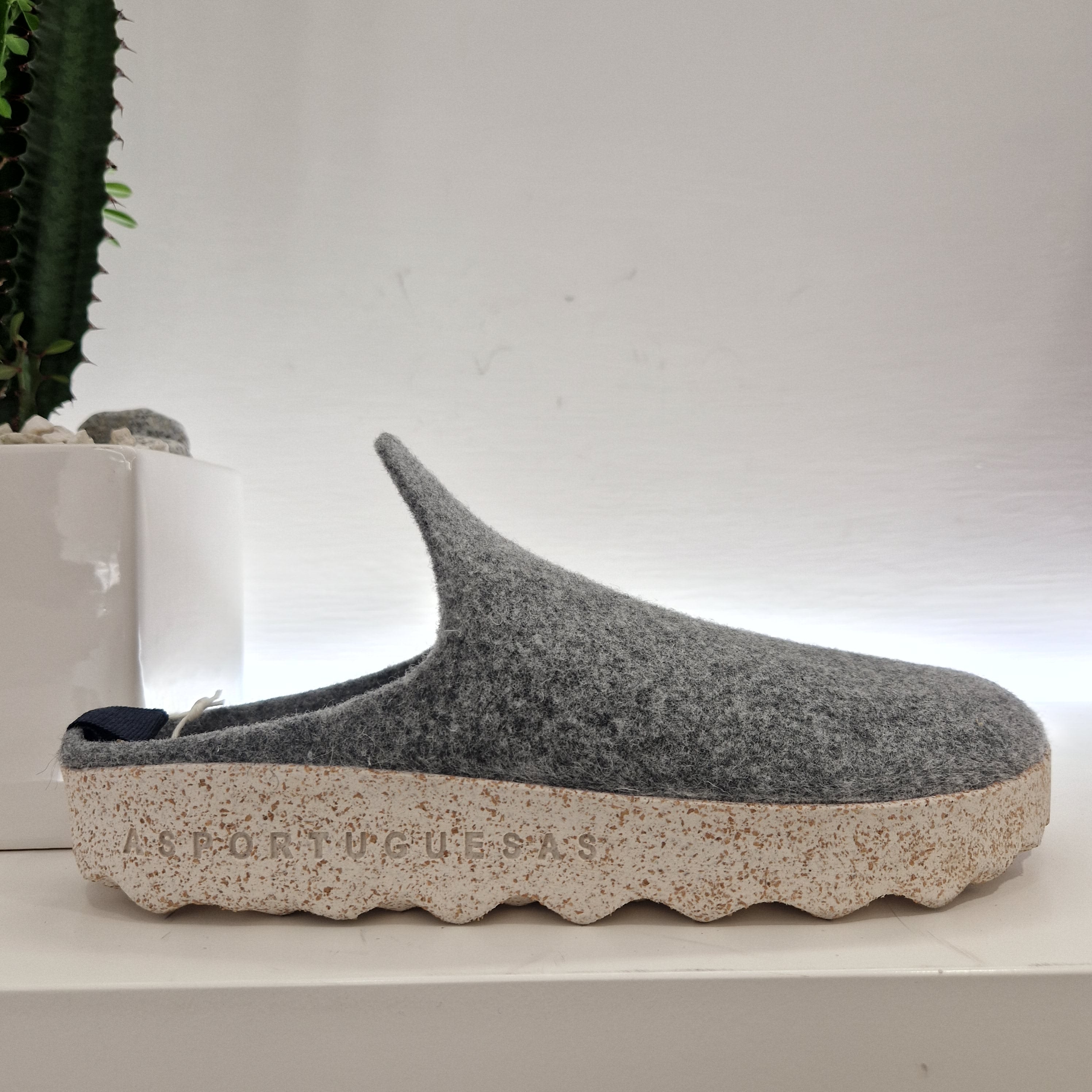 Aspertuguesas men's gray sabot