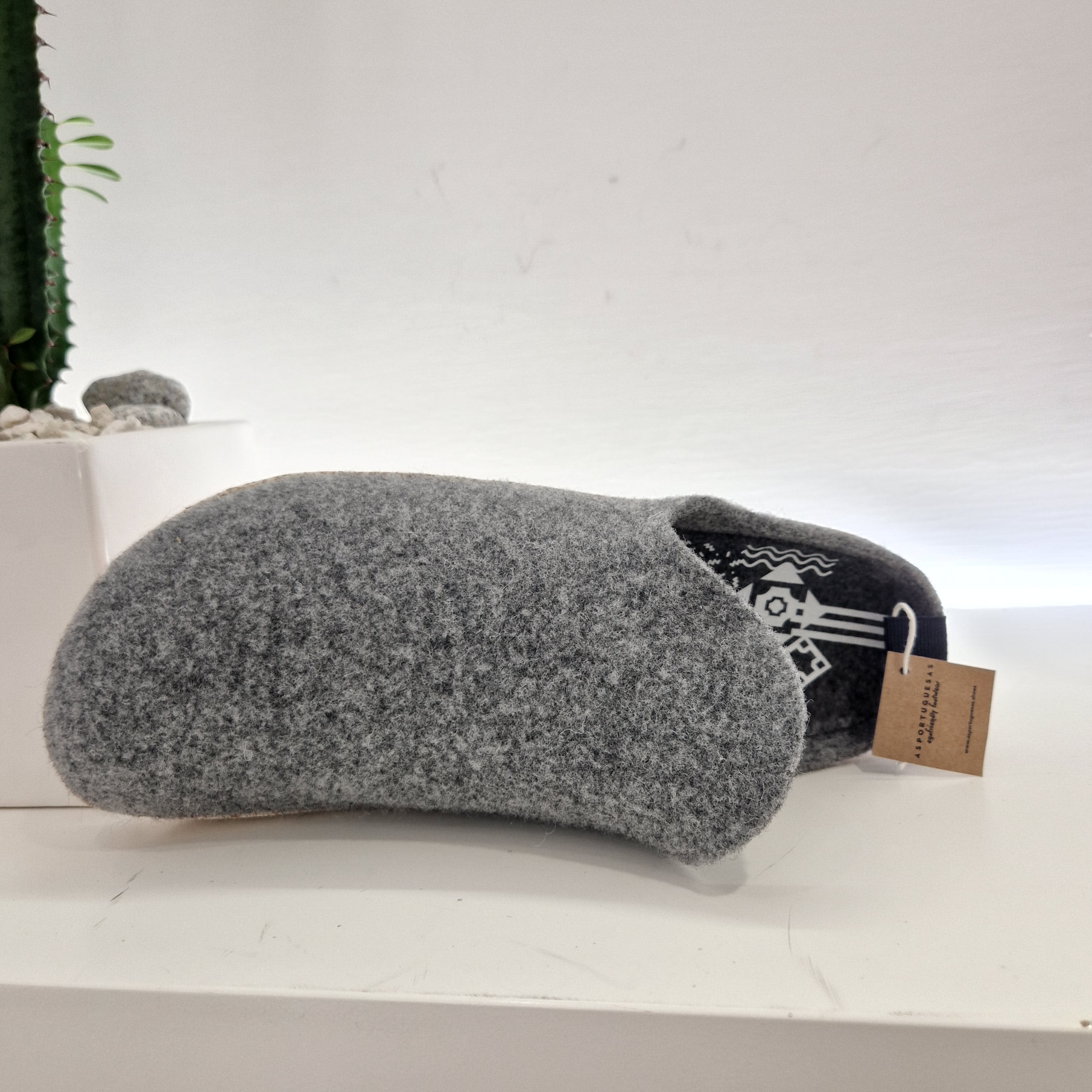 Aspertuguesas men's gray sabot