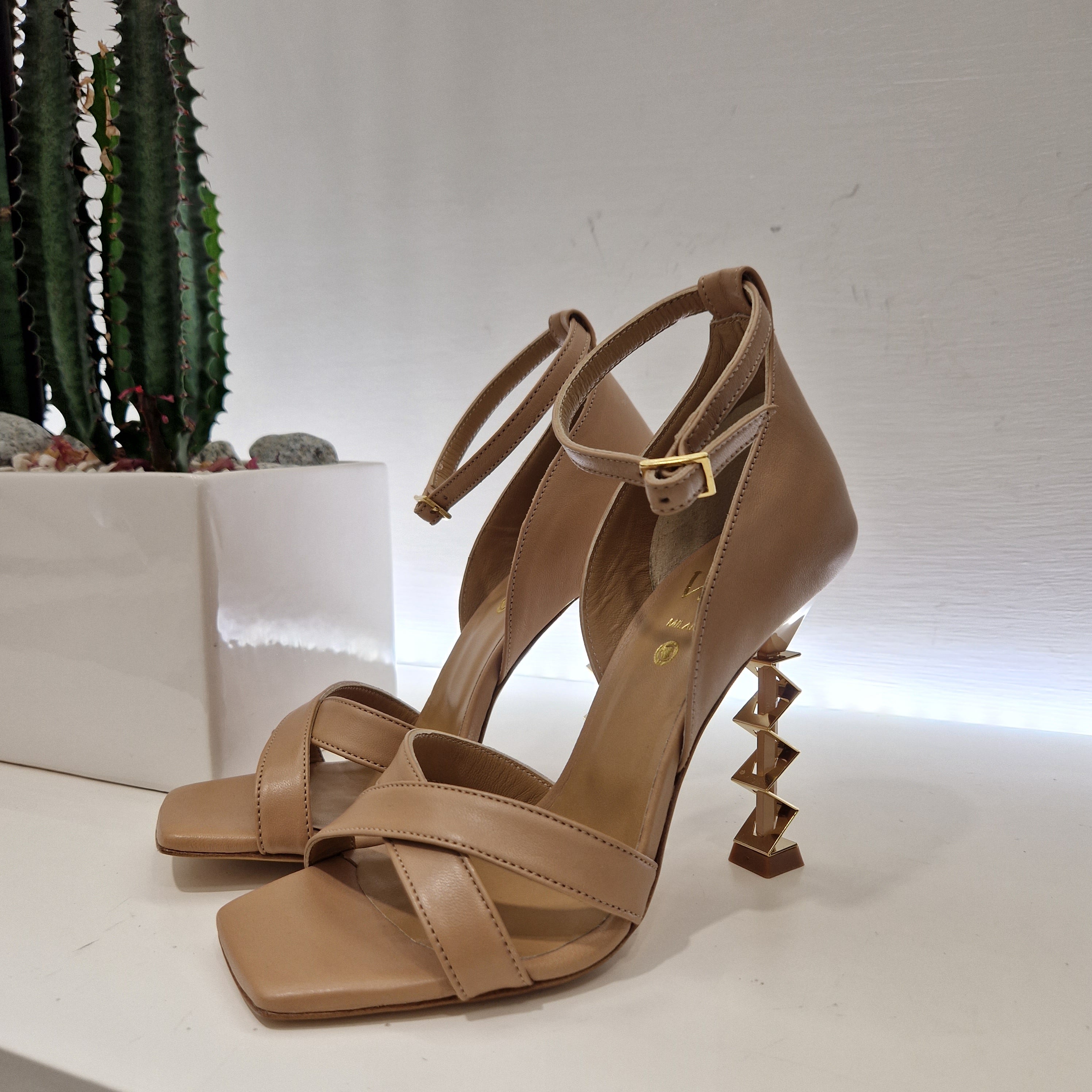 Wo Milano gold heel sandal