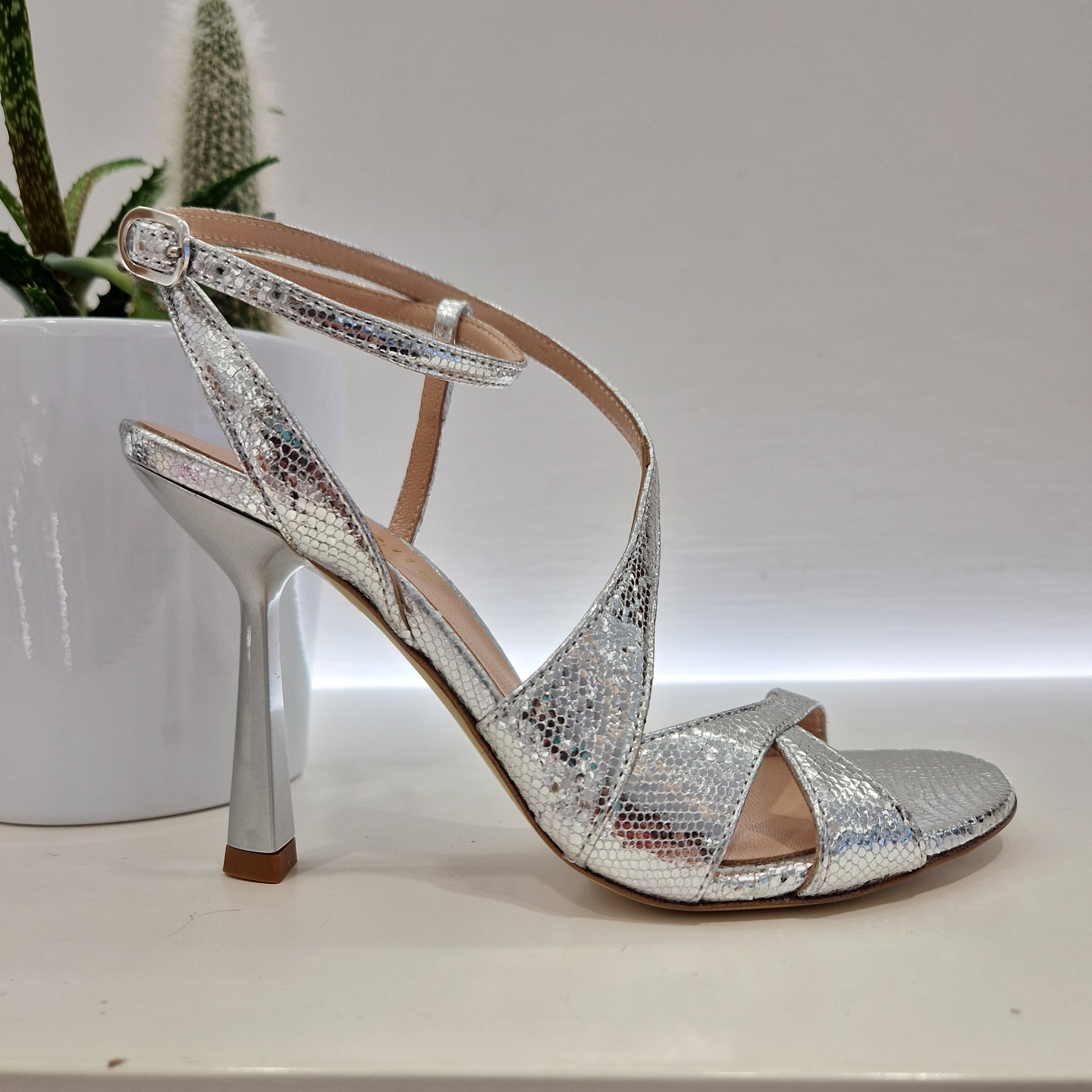 Isabelle Paris silver sandal