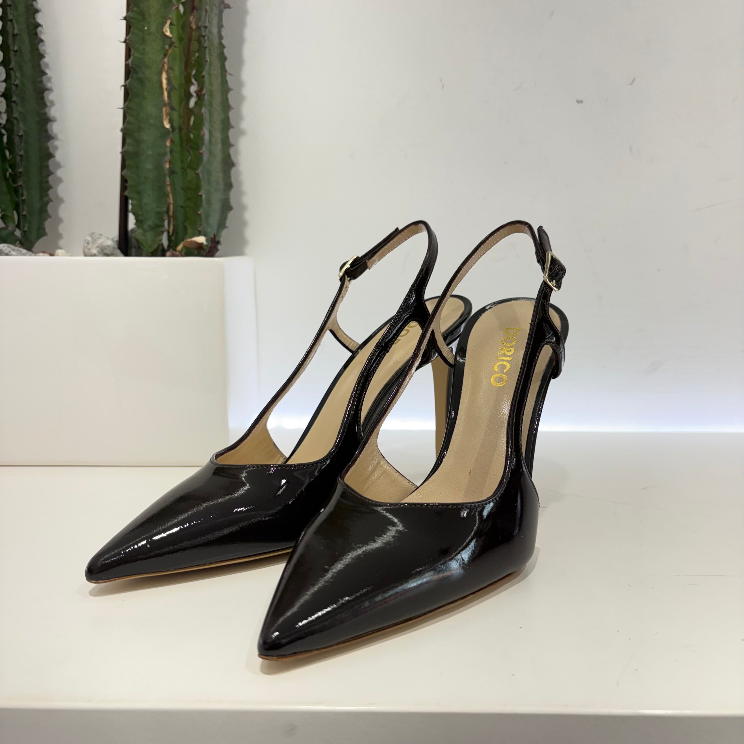 Scarpa aperta dietro vernice t. moro