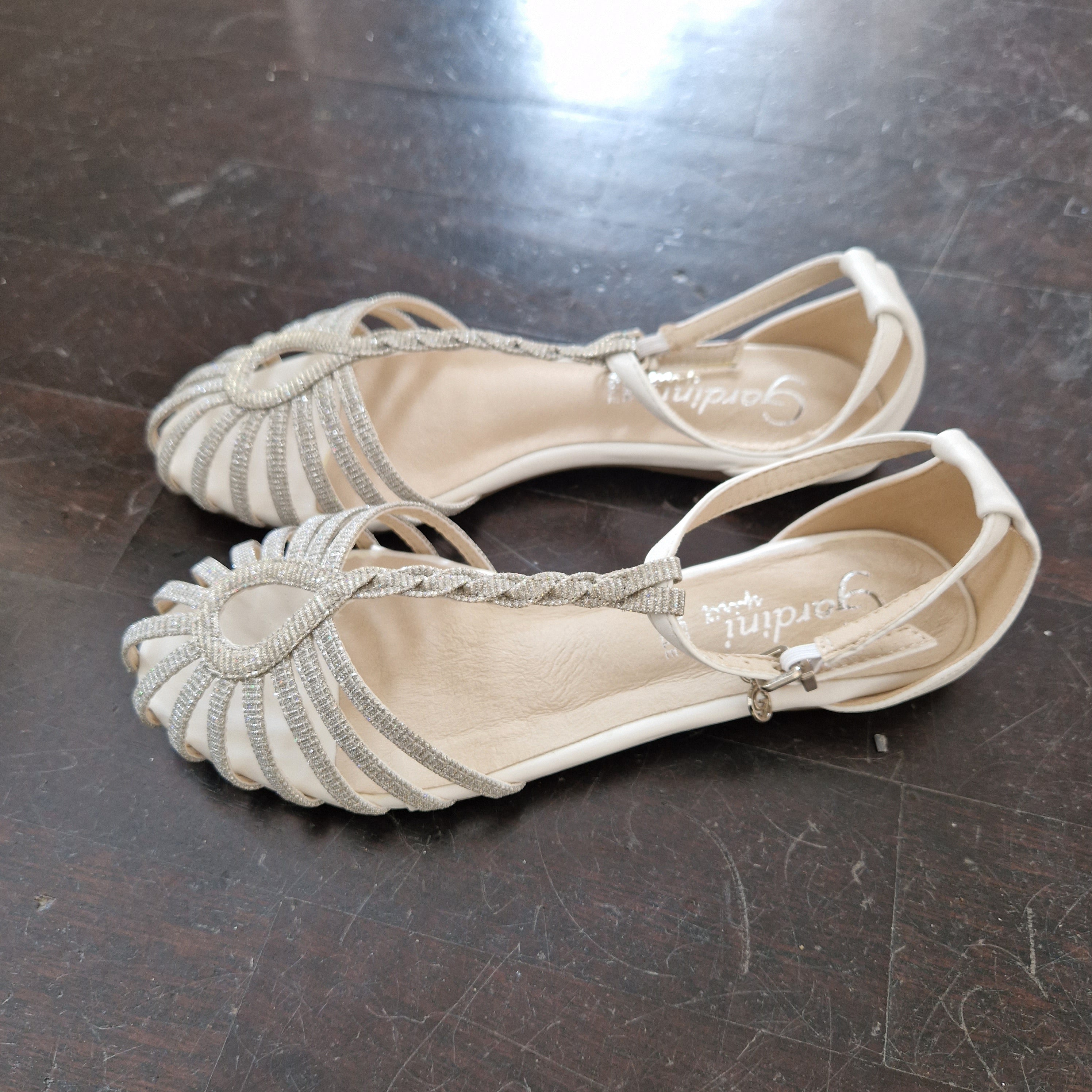 Gardeni white spider sandal