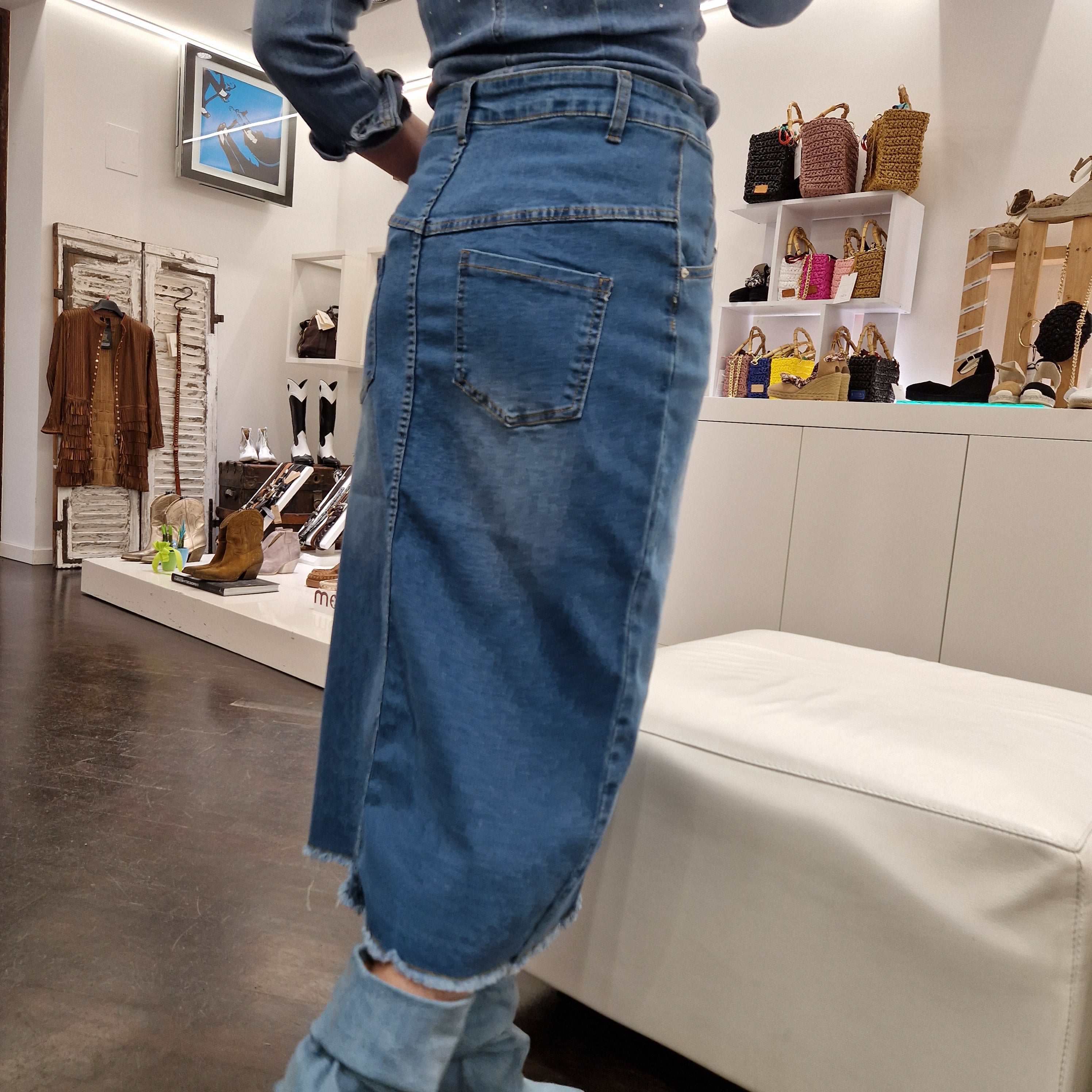 SILVIA model skirt in medium wash jeans
