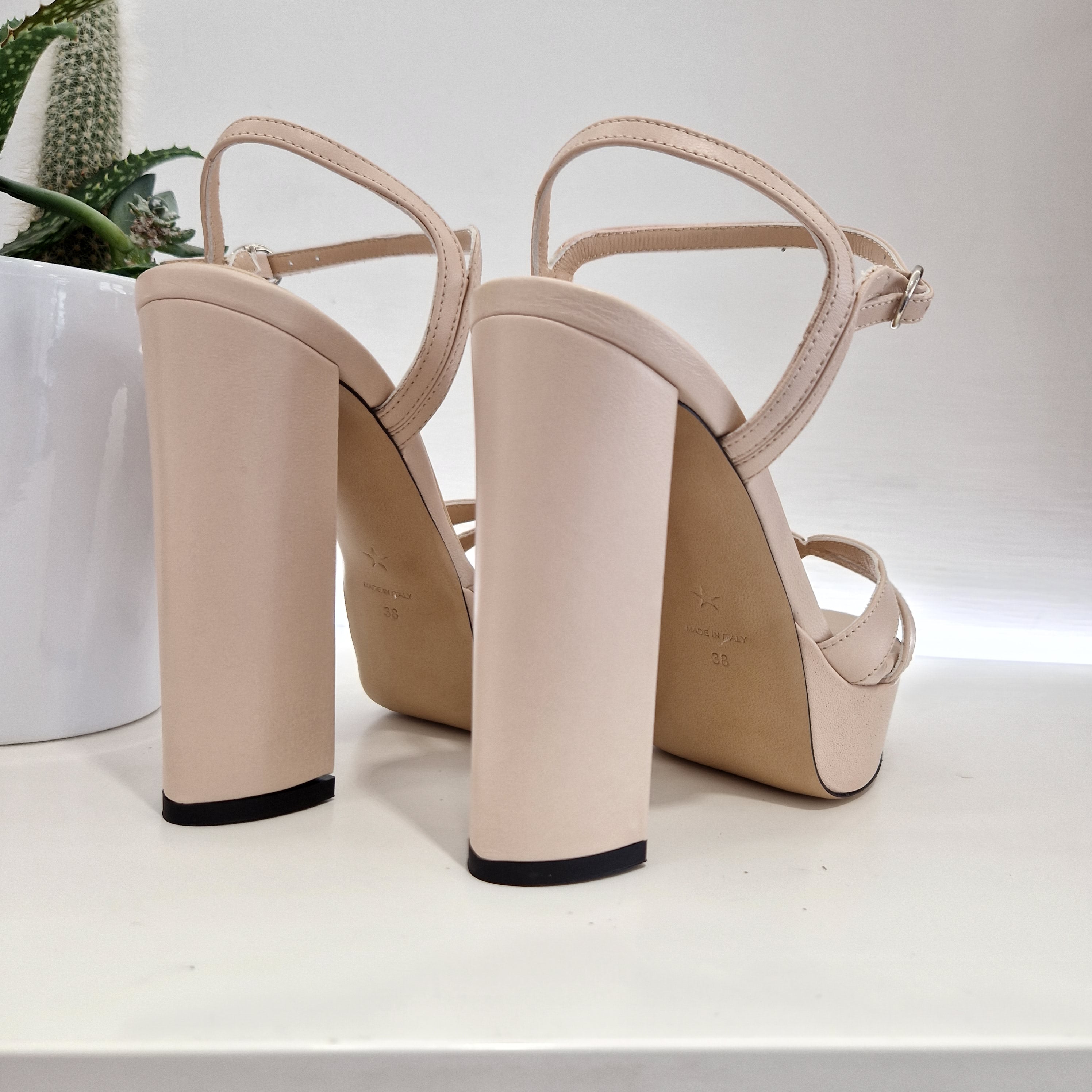 Marc Ellis sandal platò powder