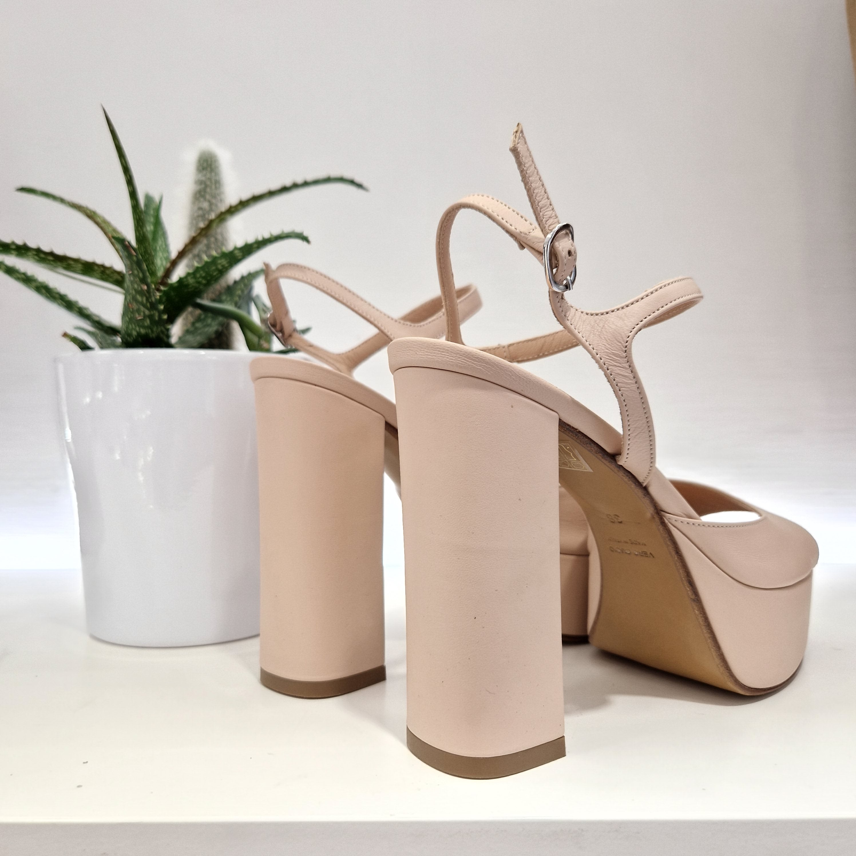 Isabelle Paris high platform