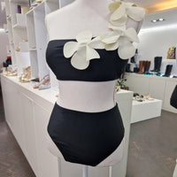 Costume due pezzi con fiori