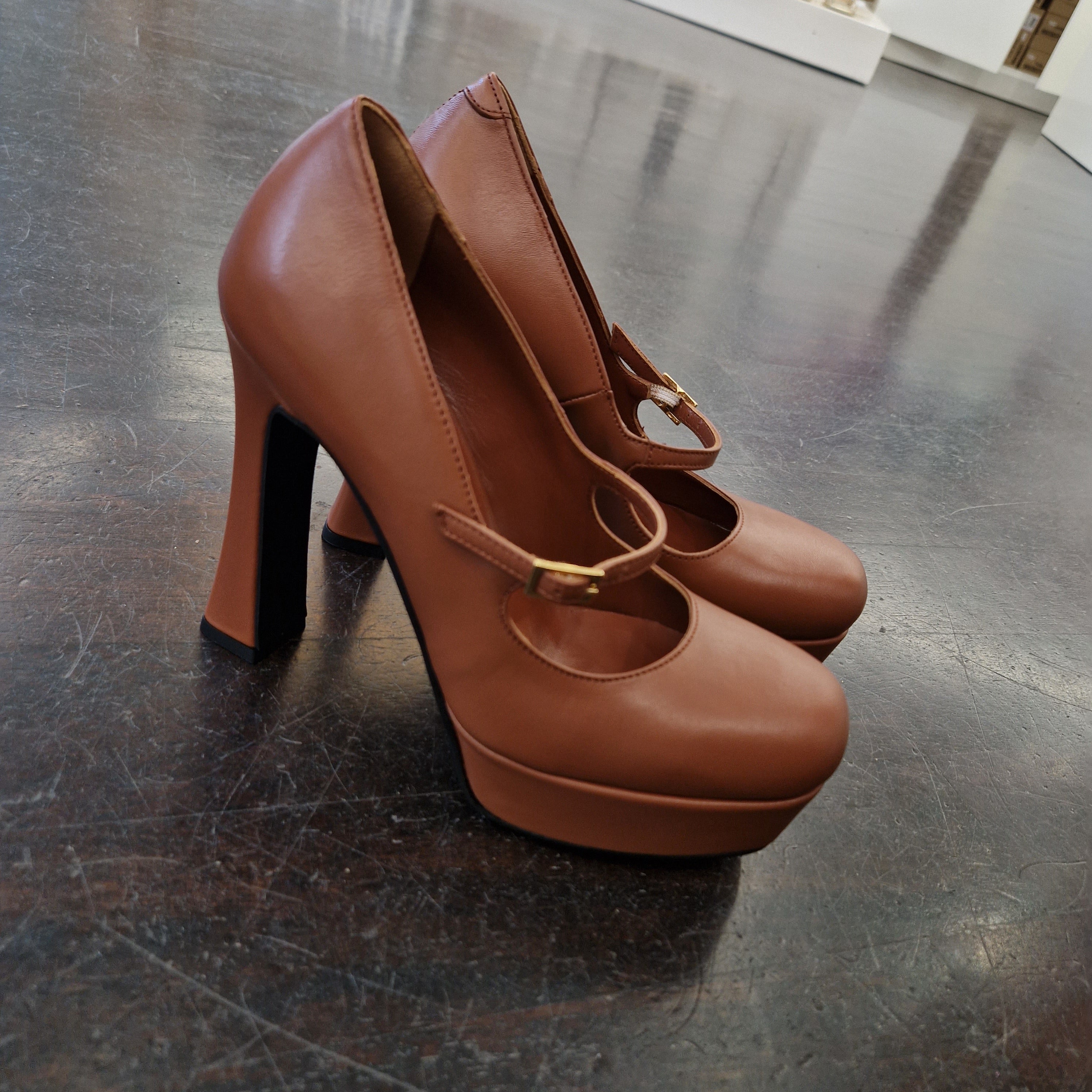Giampaolo Viozzi leather-colored pumps