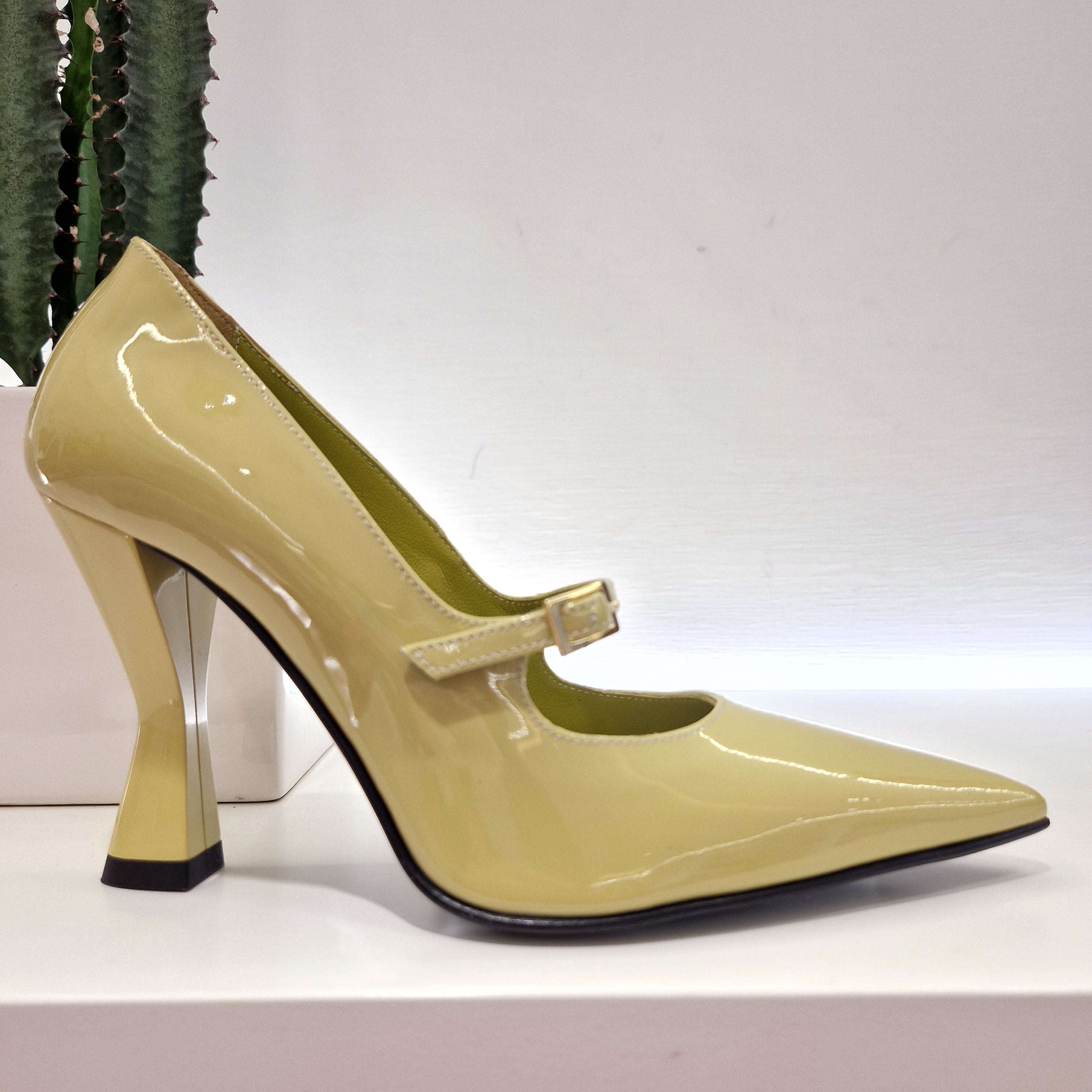 Giampaolo Viozzi yellow patent leather pumps