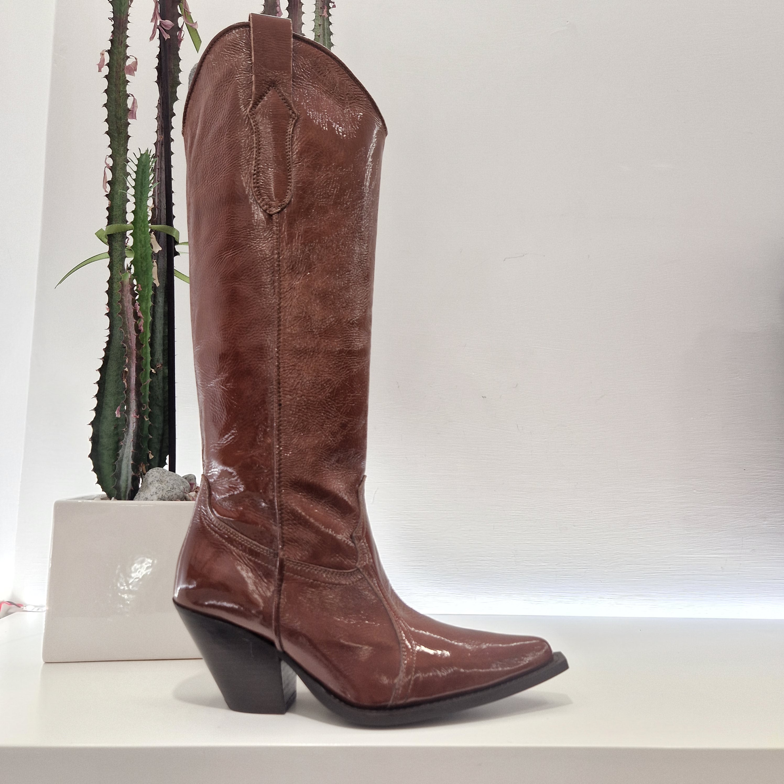 Texano alto vernice caramello