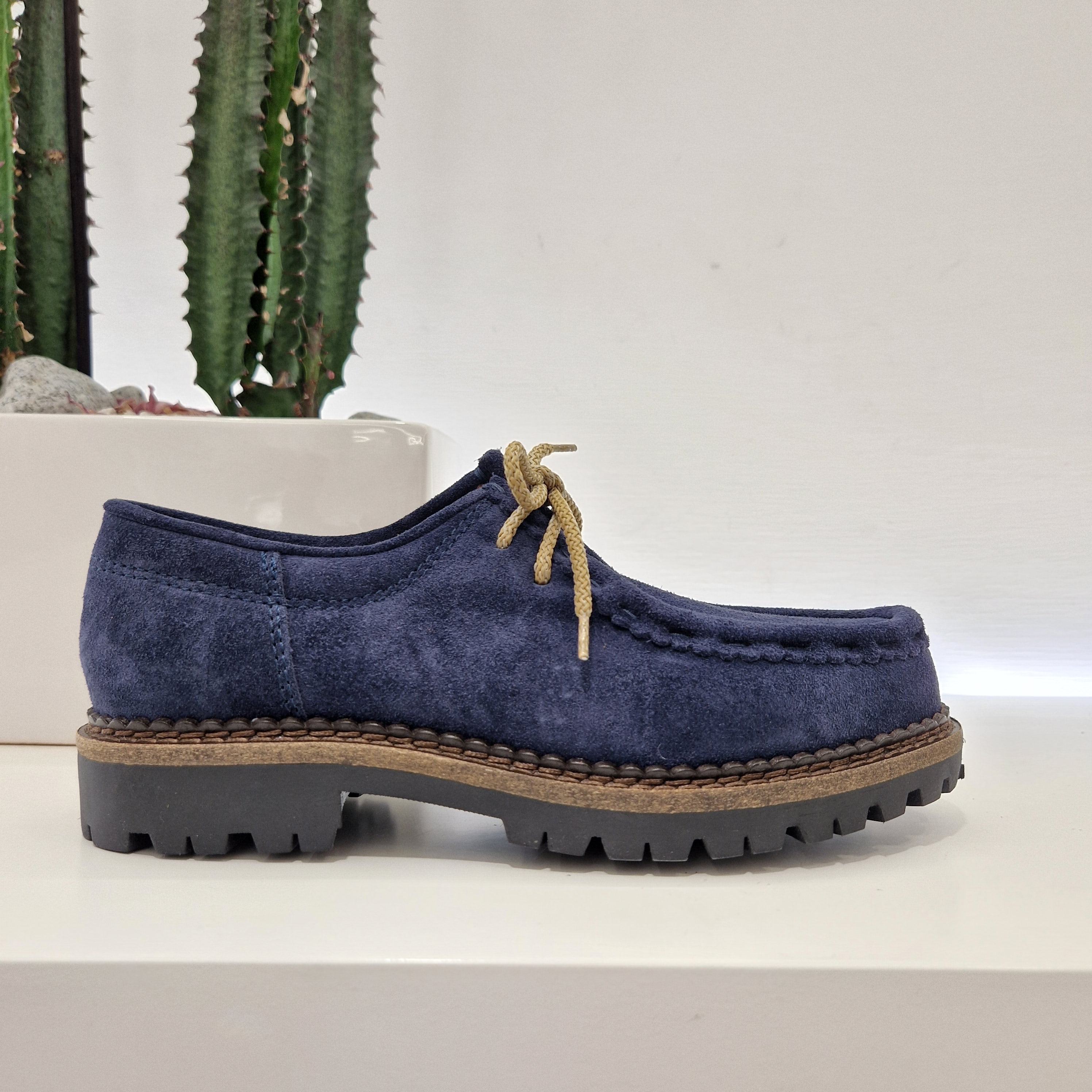 BEKK model sebago blue