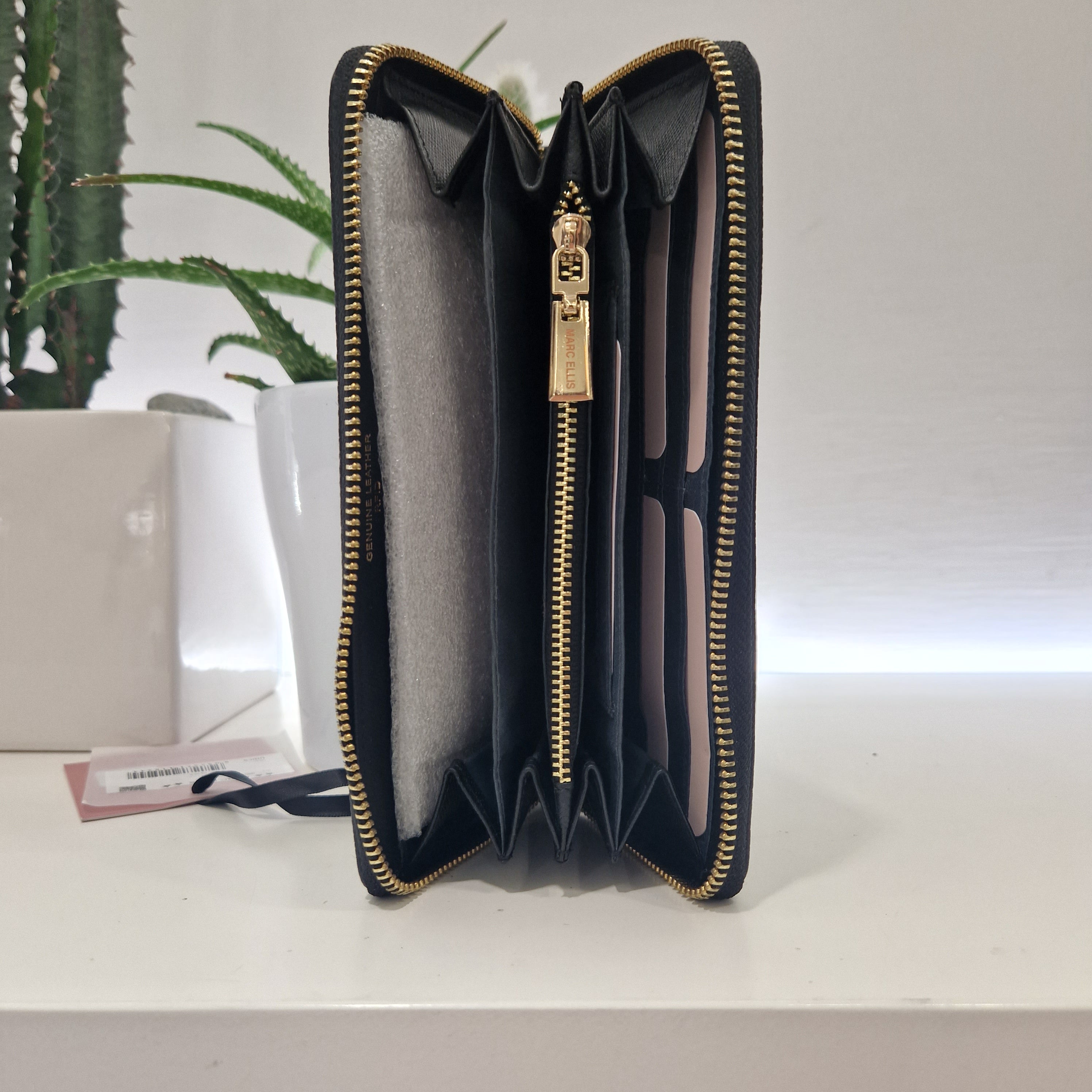 Jinny model wallet