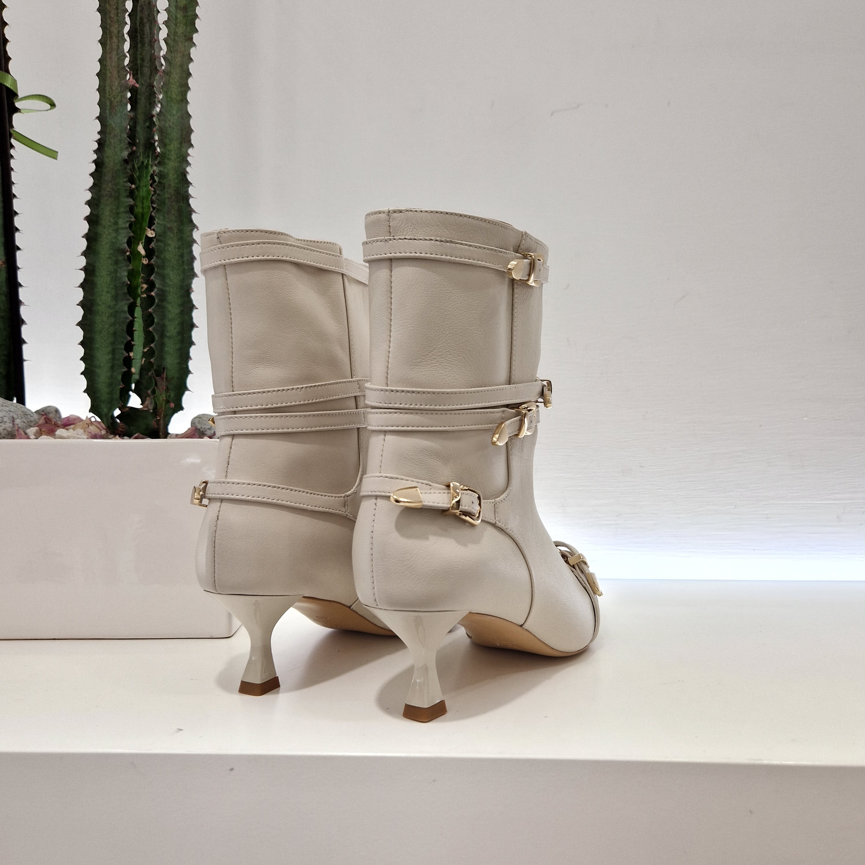WO Milano cream ankle boot