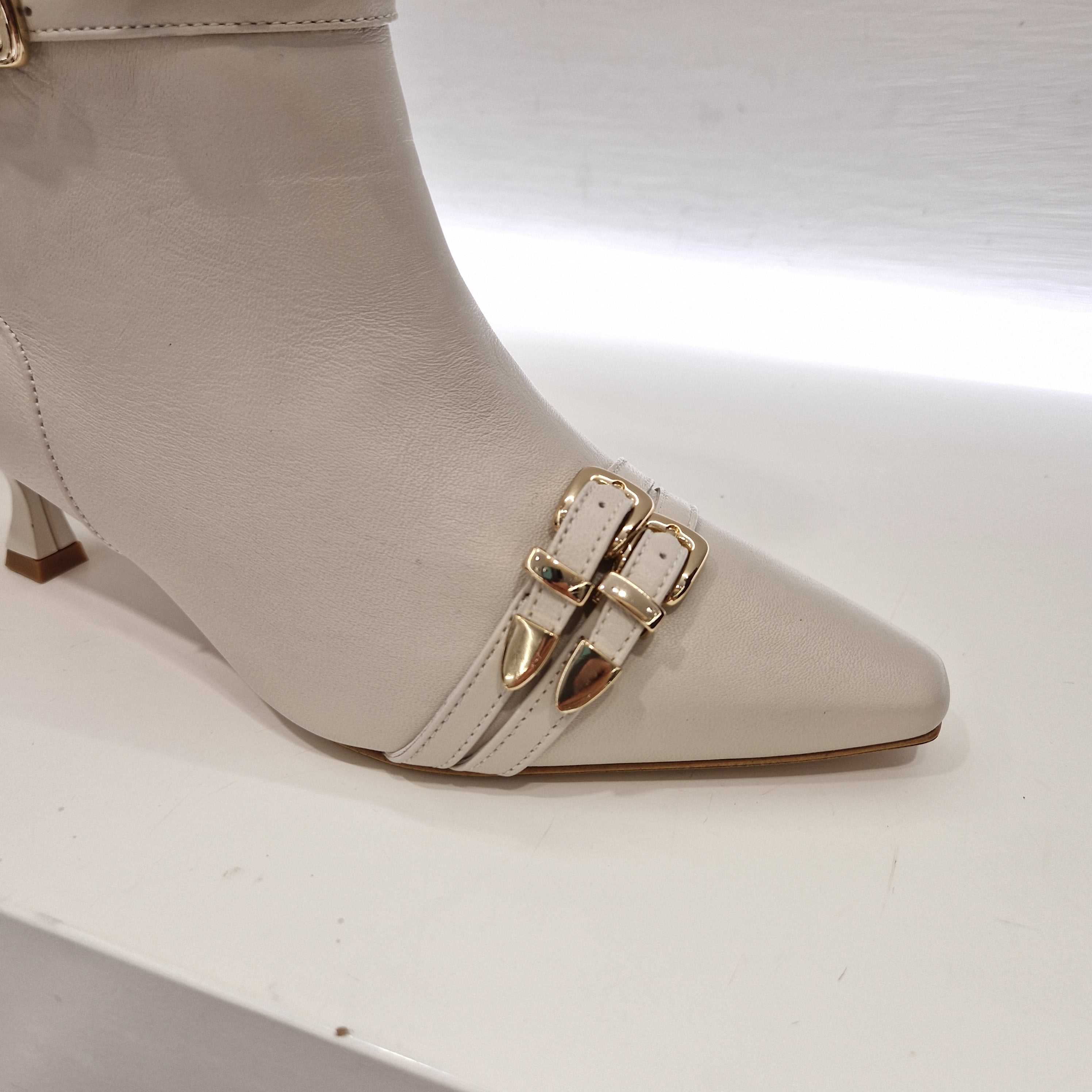 WO Milano cream ankle boot