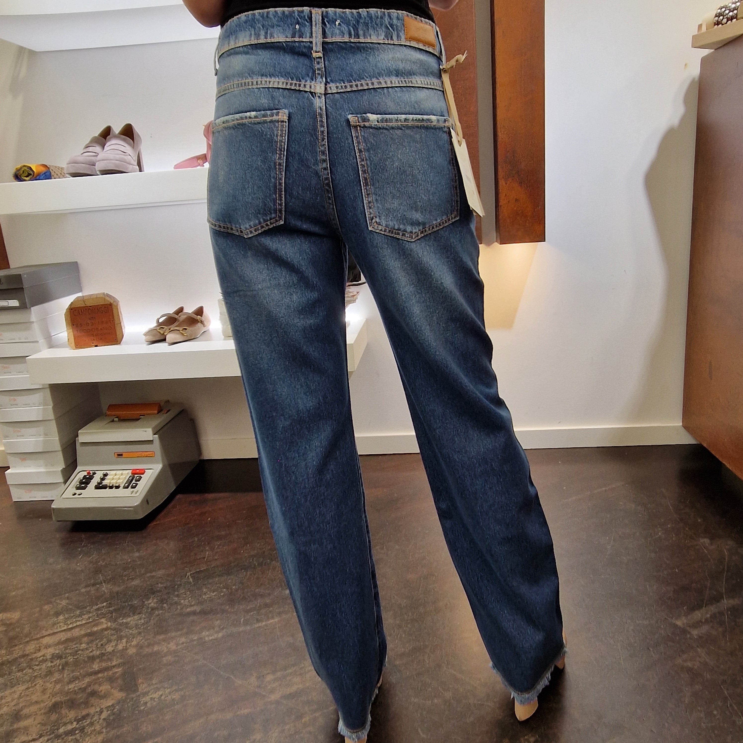 Pantalone jeans trattatamento con leggera lamina trasparente argento 008-p