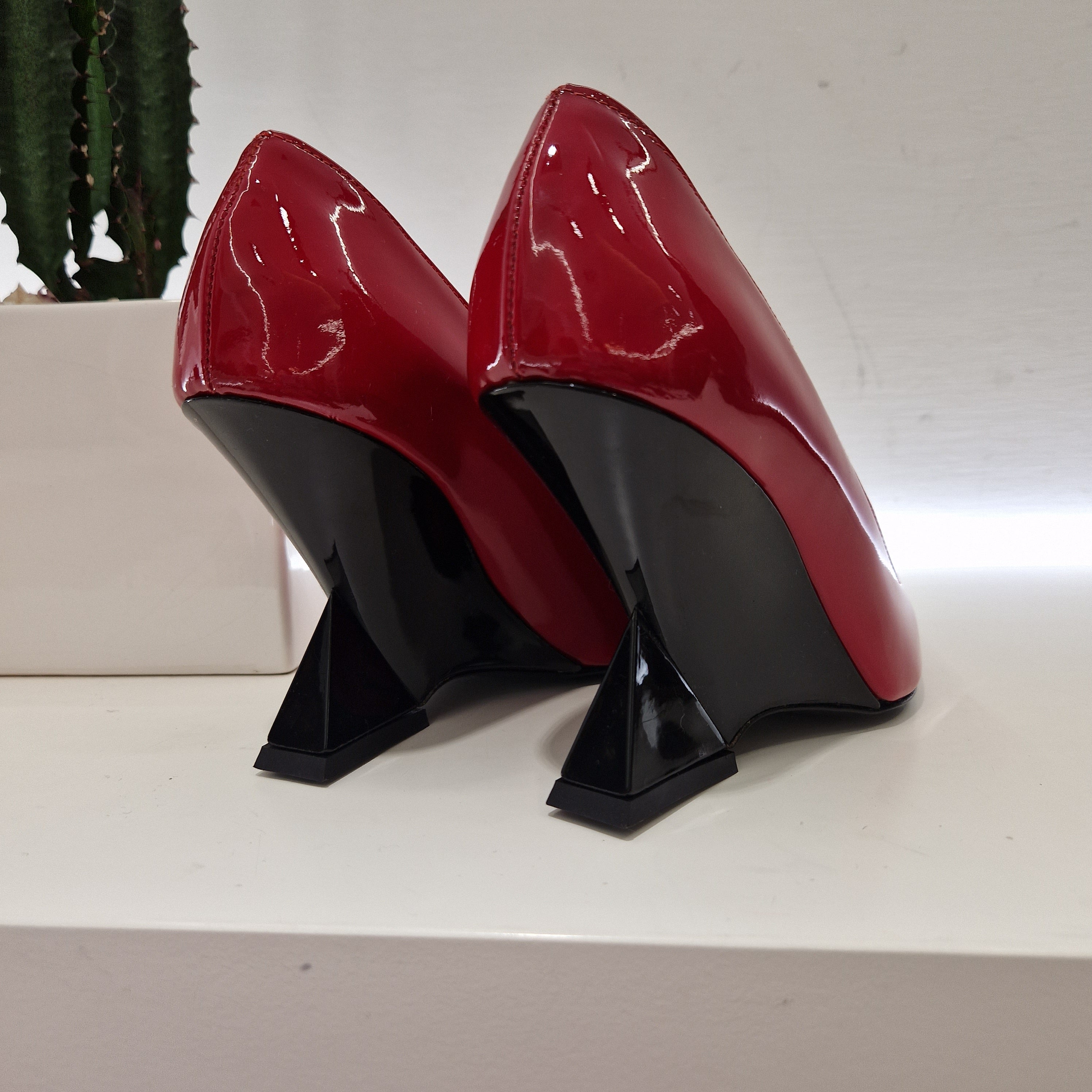 B Rock red patent leather shoe