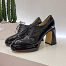 Scarpa stringata vernice nera