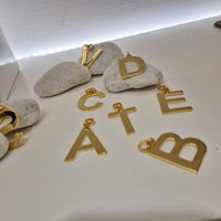LETTERE ciondolo color oro