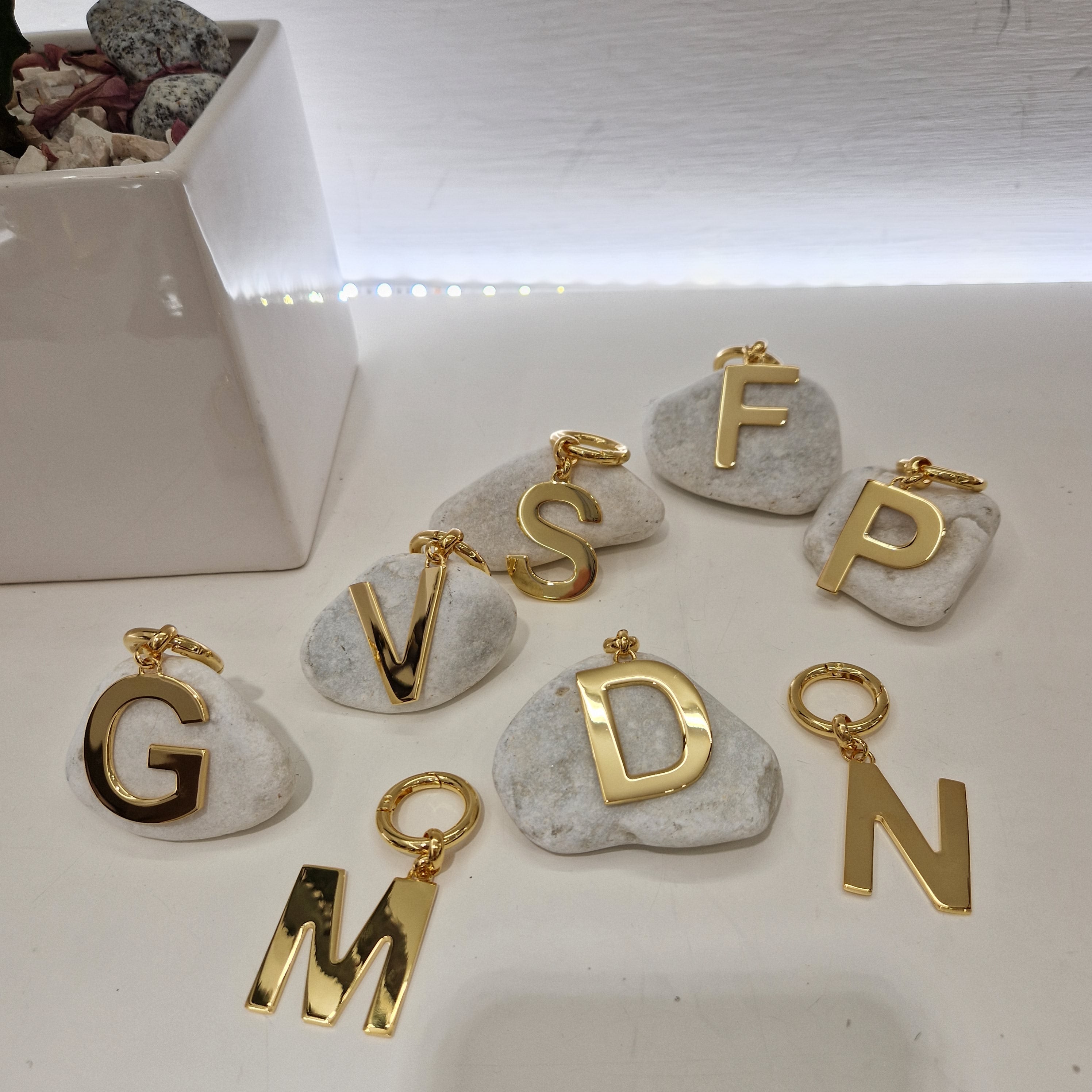 LETTERE ciondolo color oro