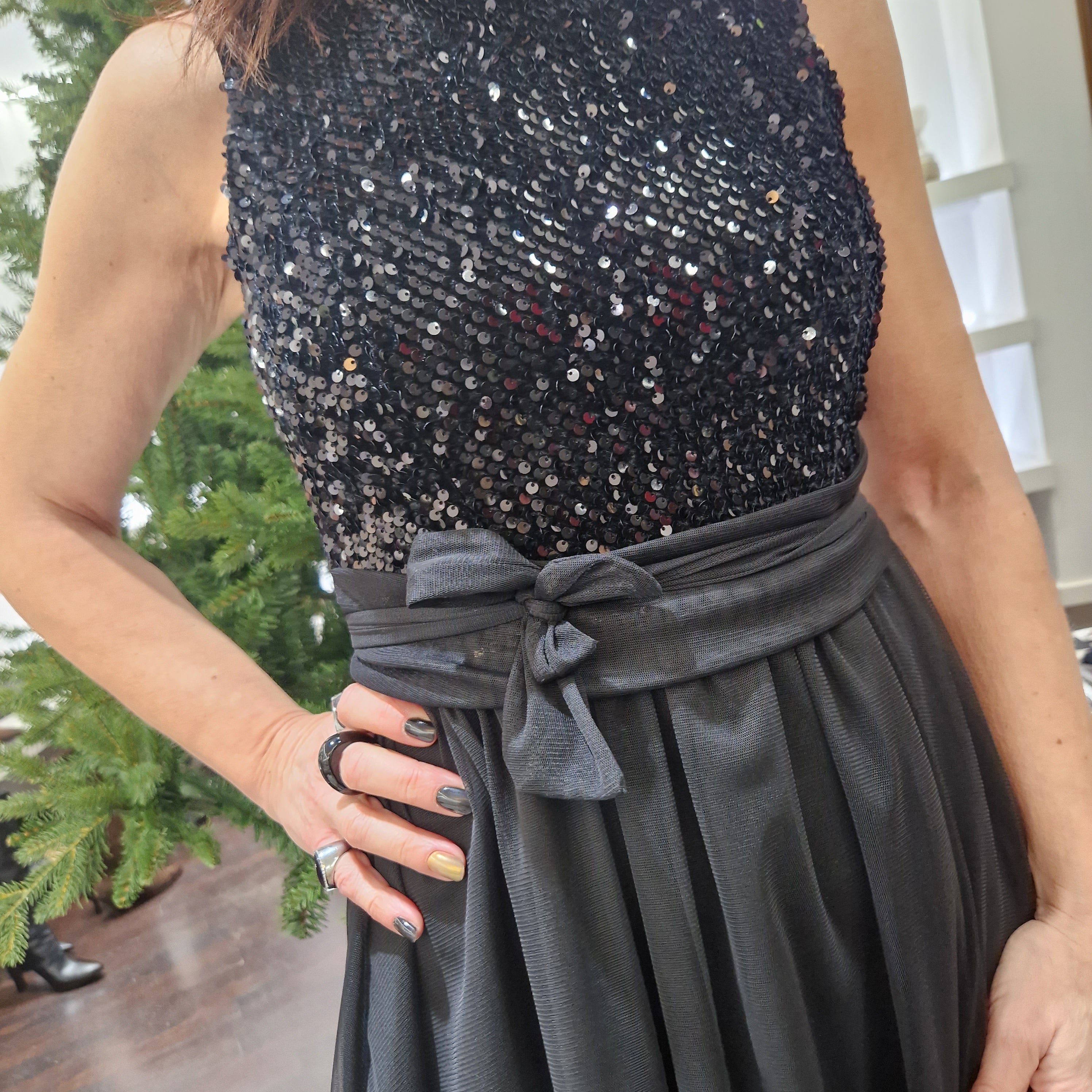 Abito corto paillettes e tulle