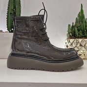 Laura Bellariva amphibian green paint