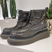 Laura Bellariva amphibian green paint