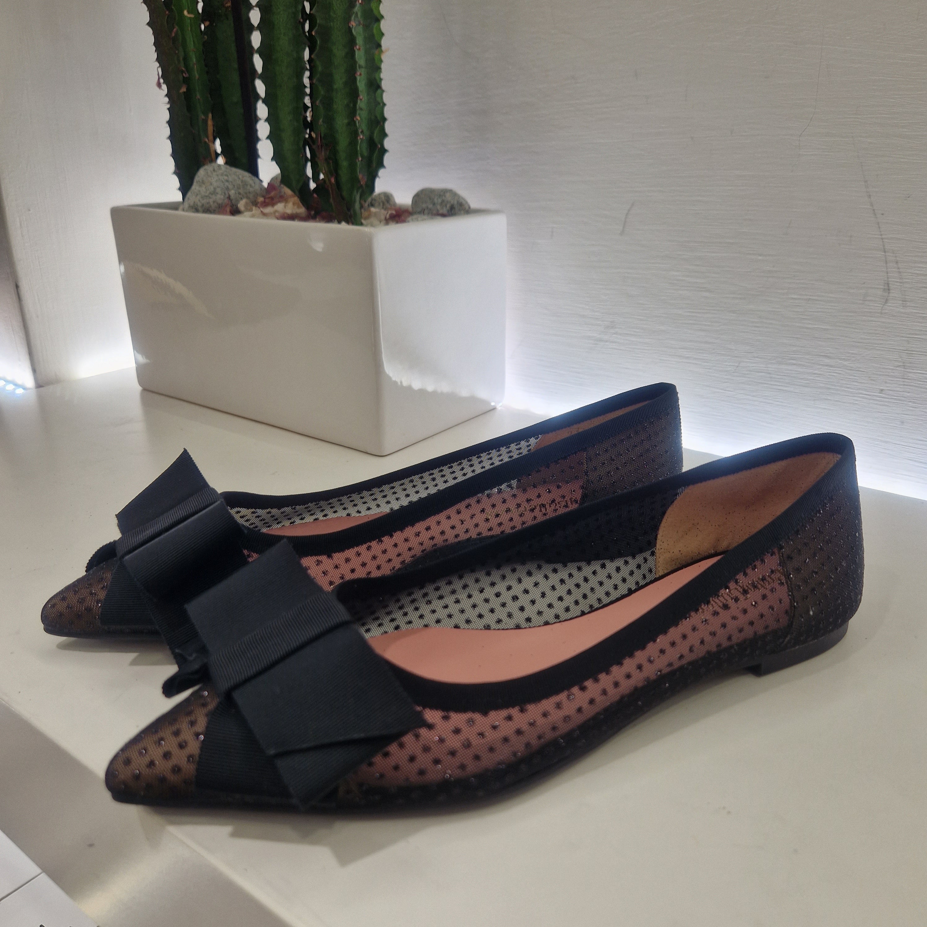 Pretty Ballerinas black ballerina with bow 