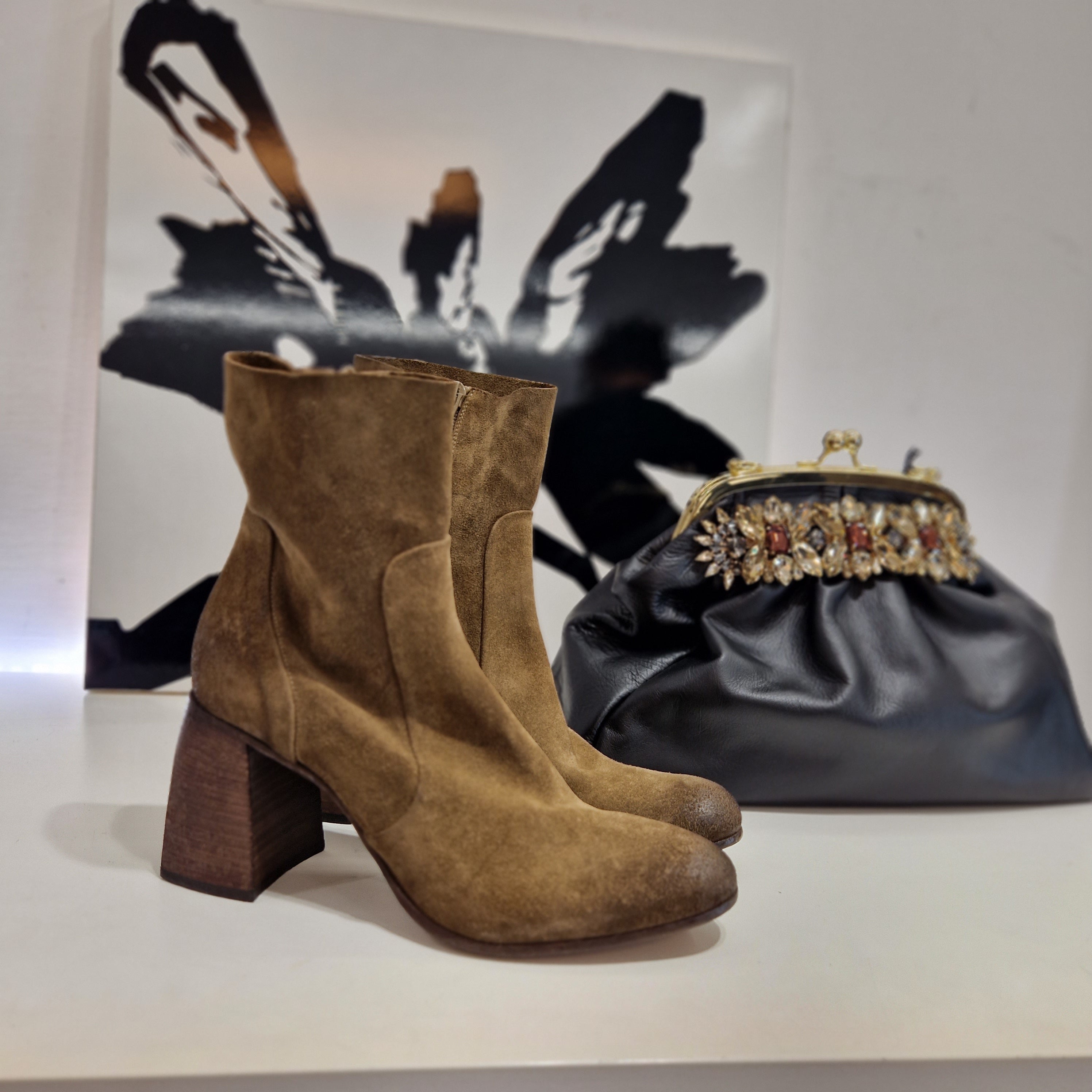Mud suede ankle boot strategy