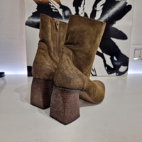 Mud suede ankle boot strategy