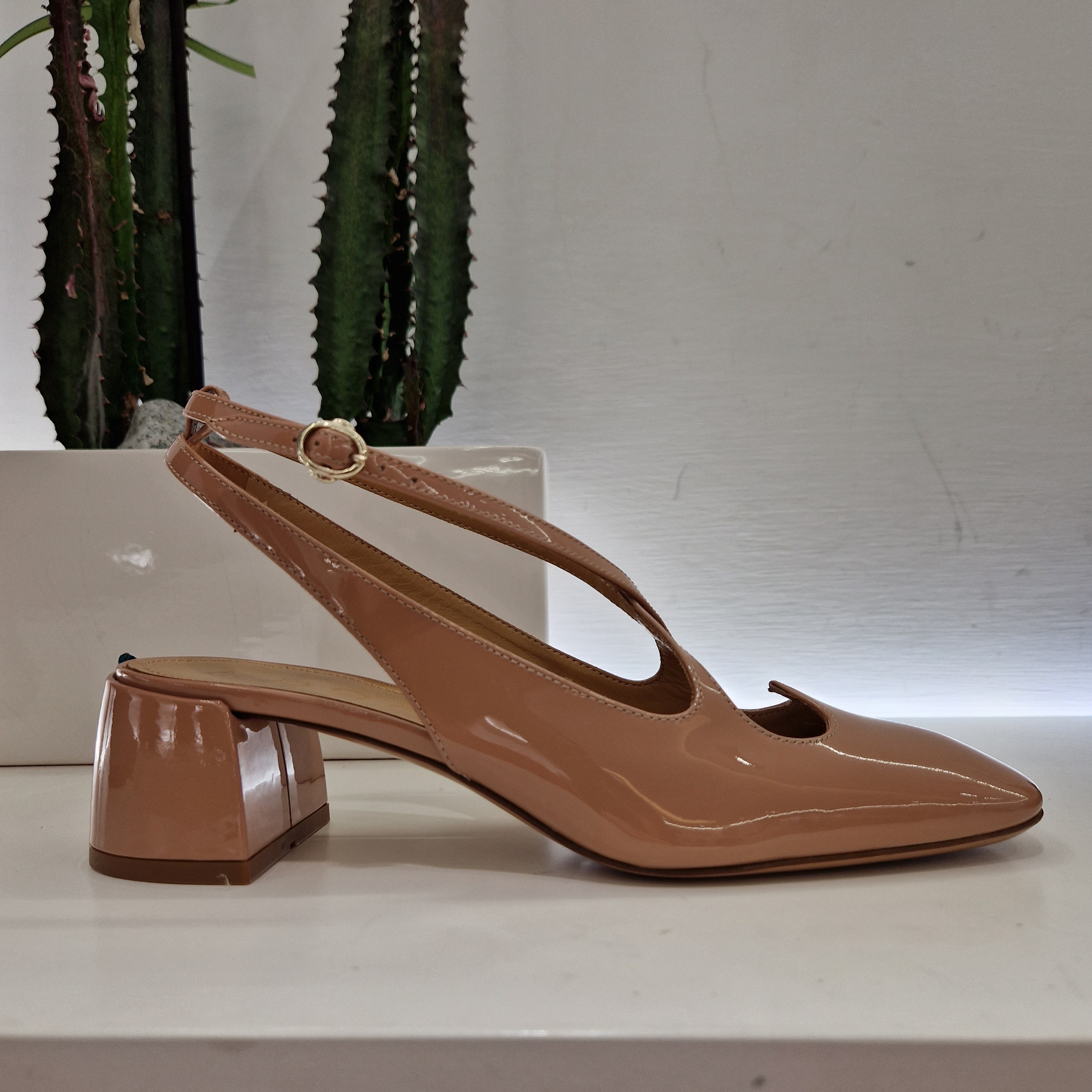 A.Bocca sling back nude