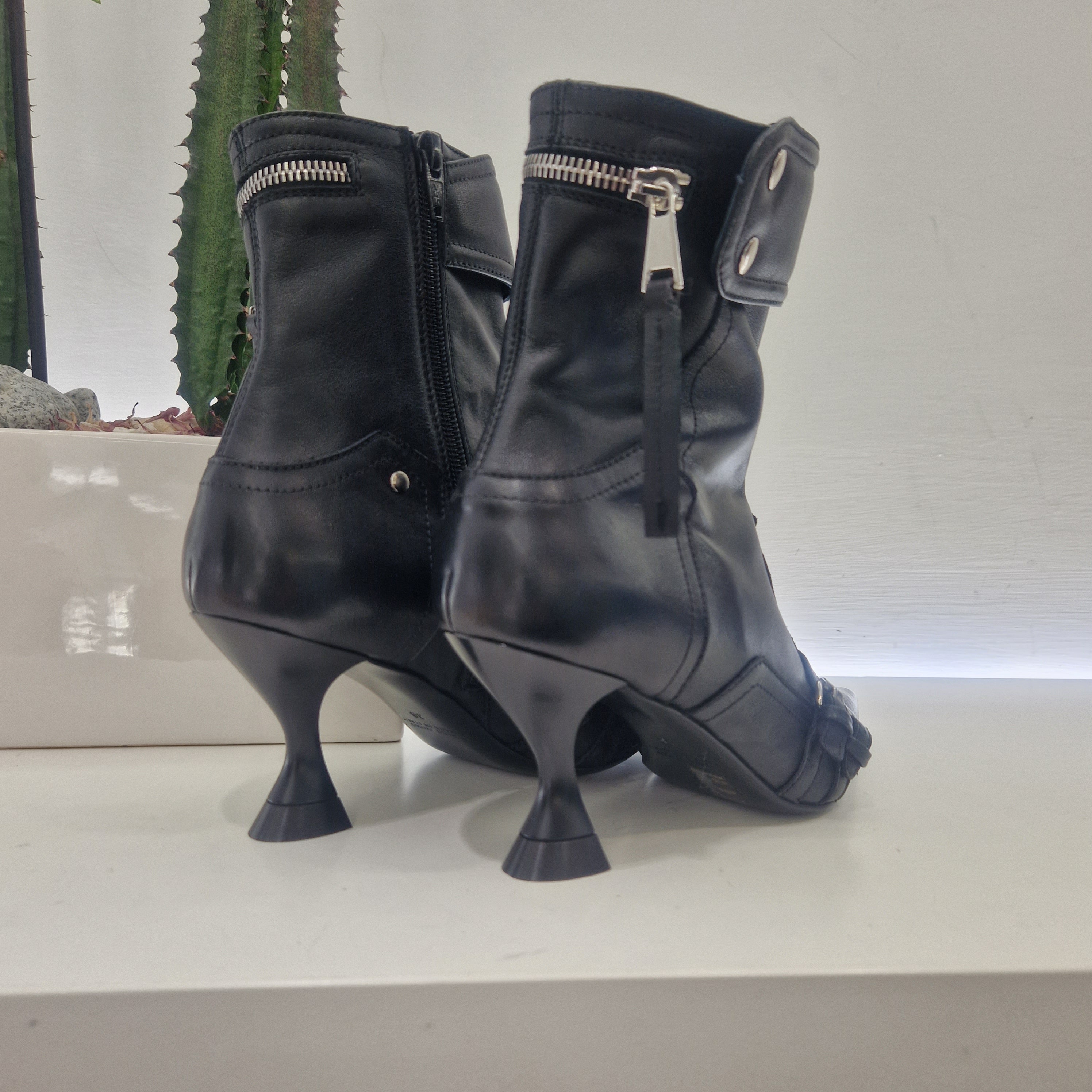 Strategy black ankle boot with zip