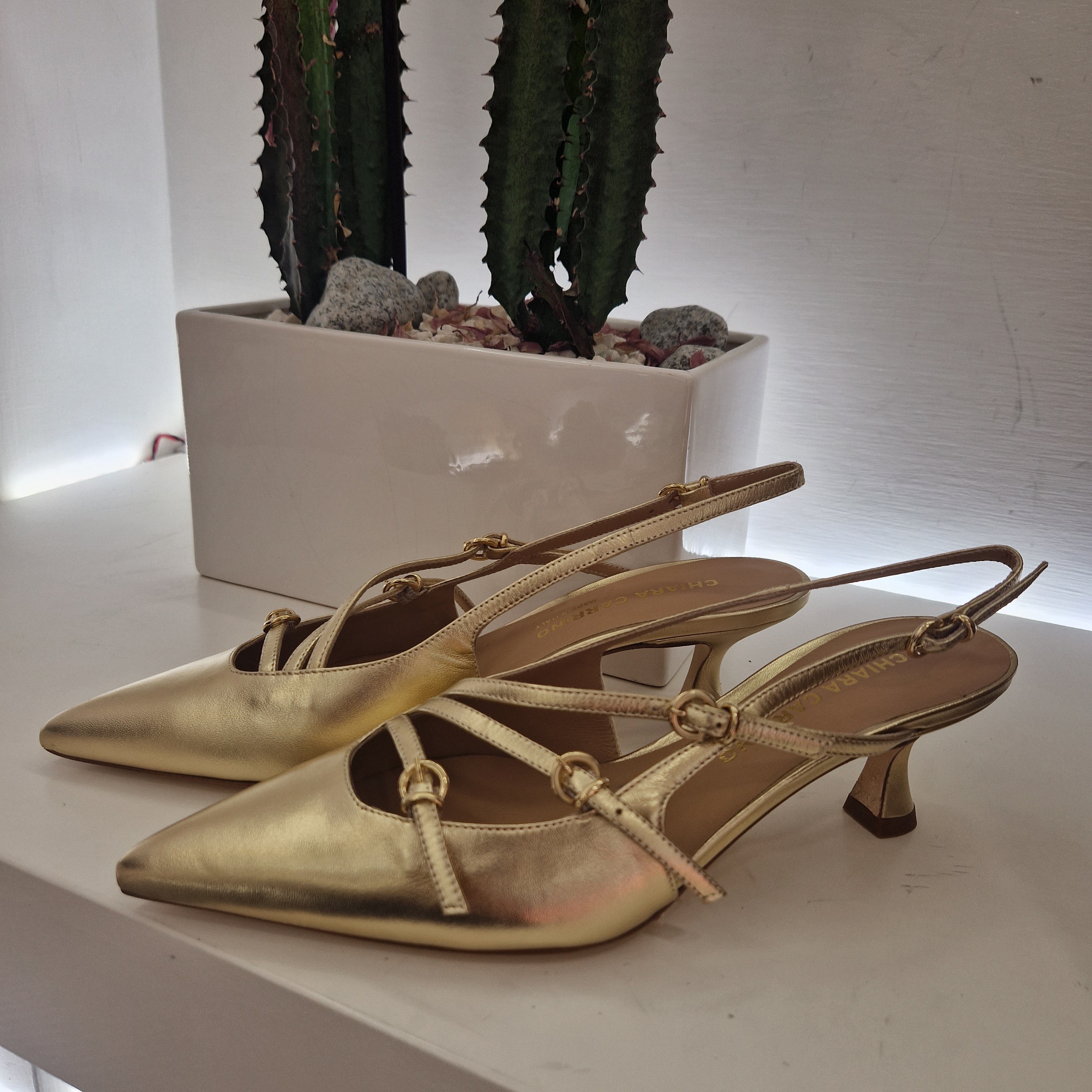 Scarpa fibbiette color oro