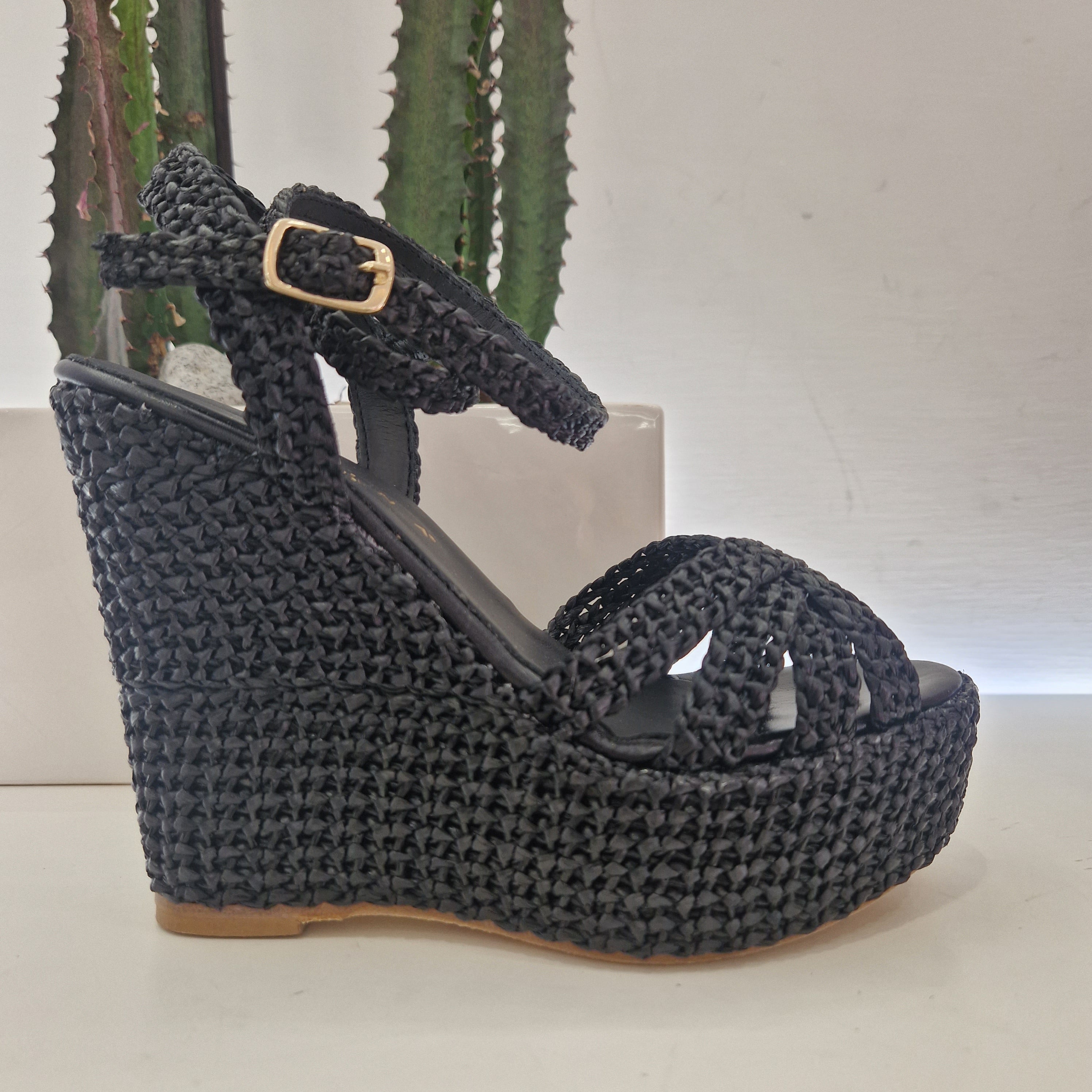 Fiorina sandalo nero zeppa