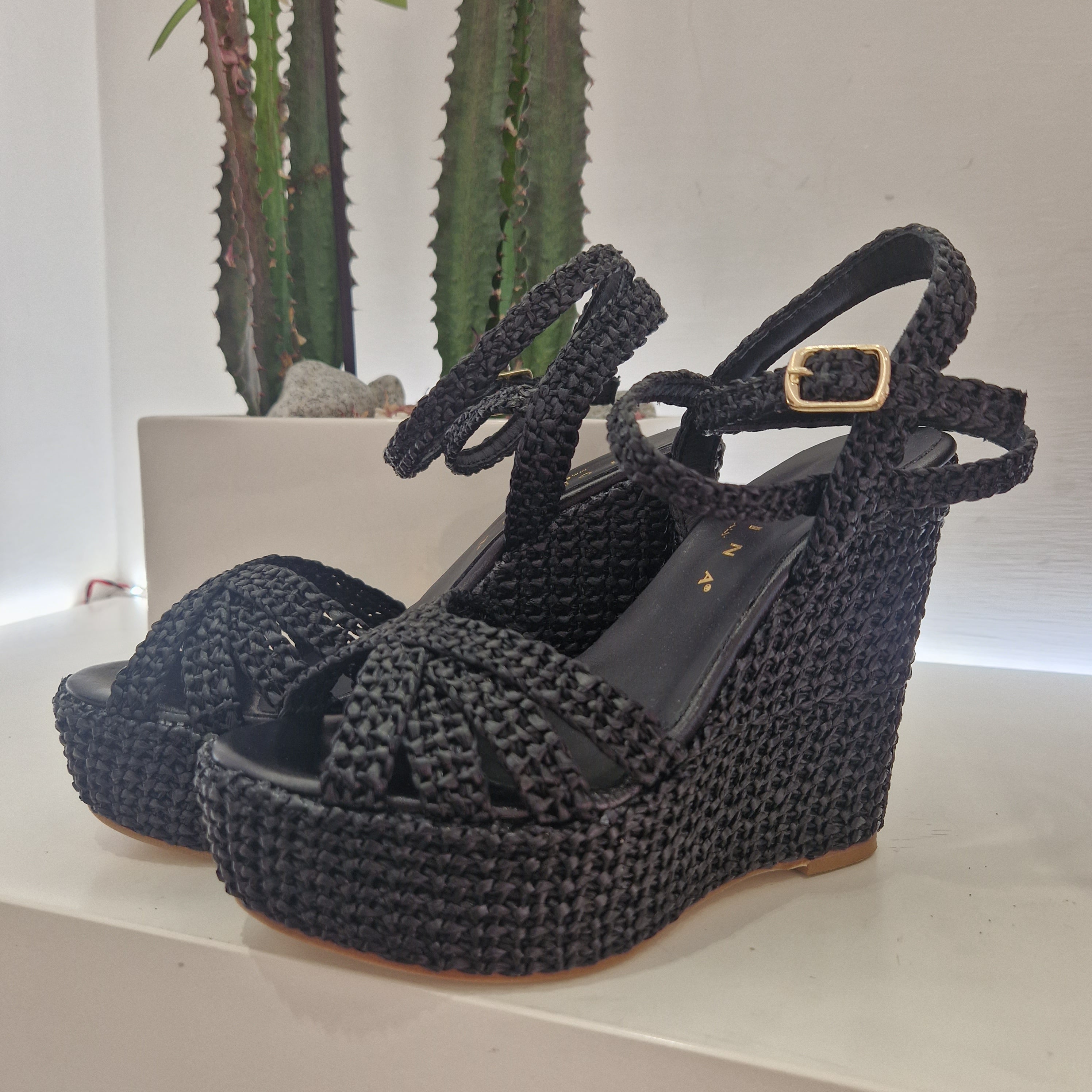 Fiorina sandalo nero zeppa