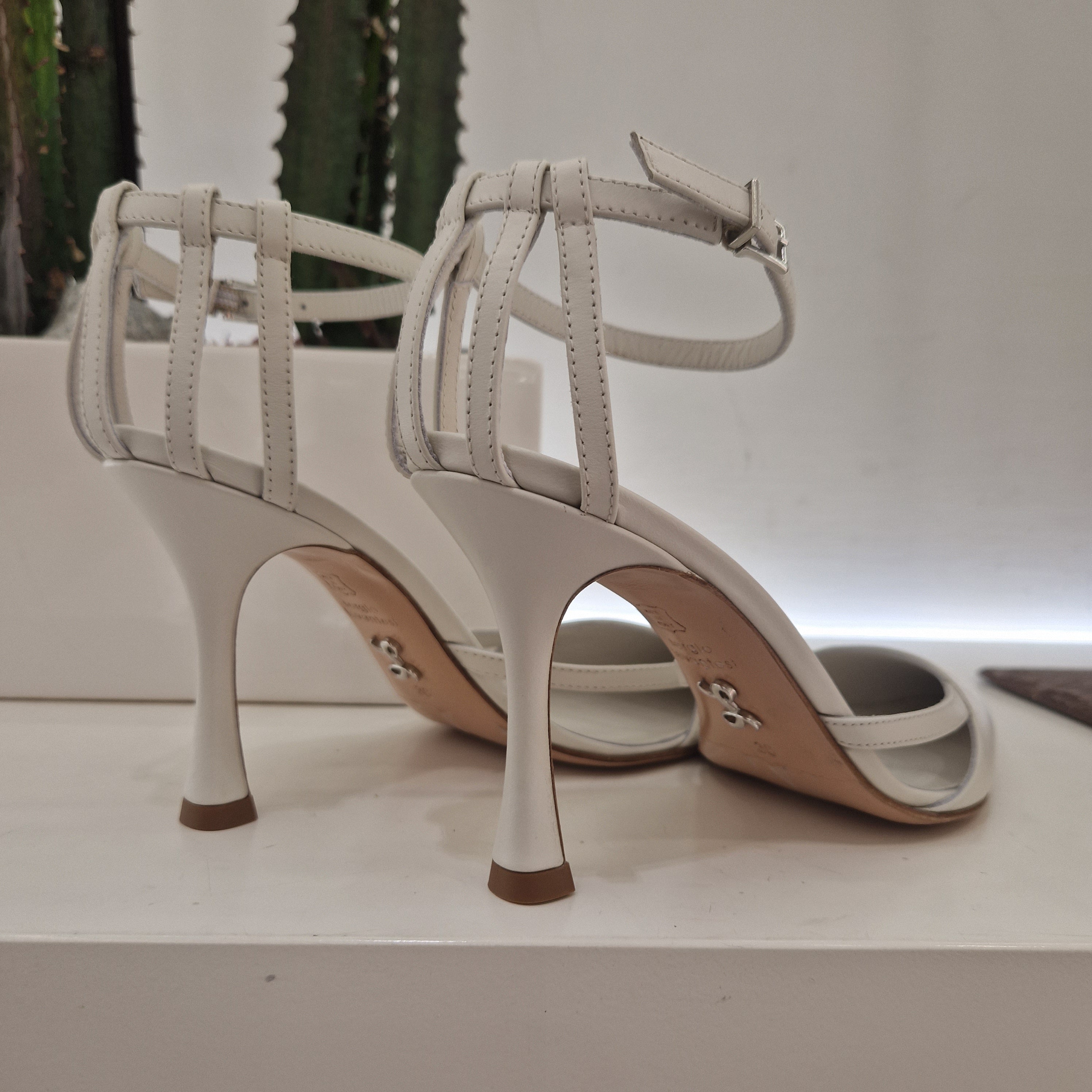 Sergio Levantesi open at the sides cream colored leather