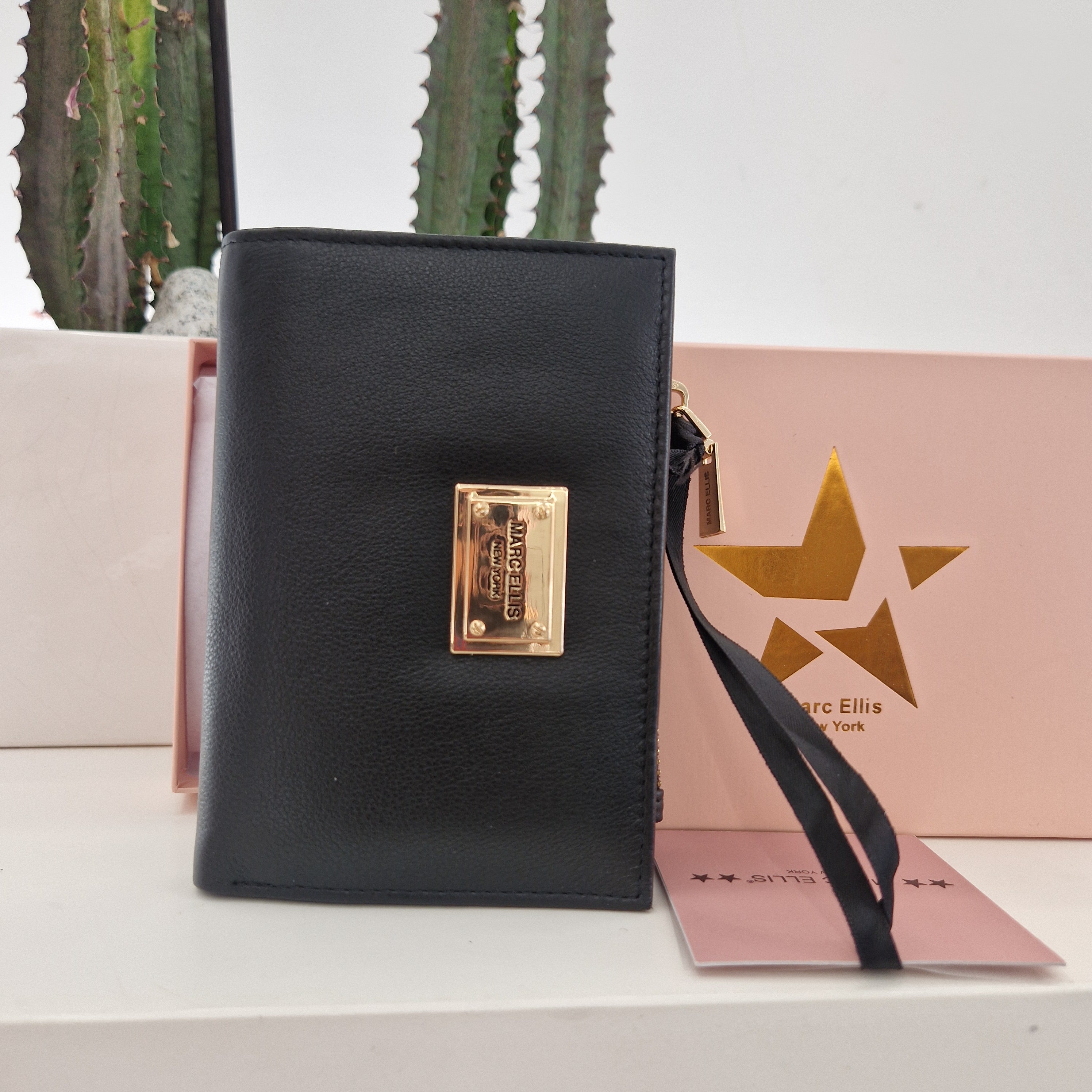 QUEENS black wallet