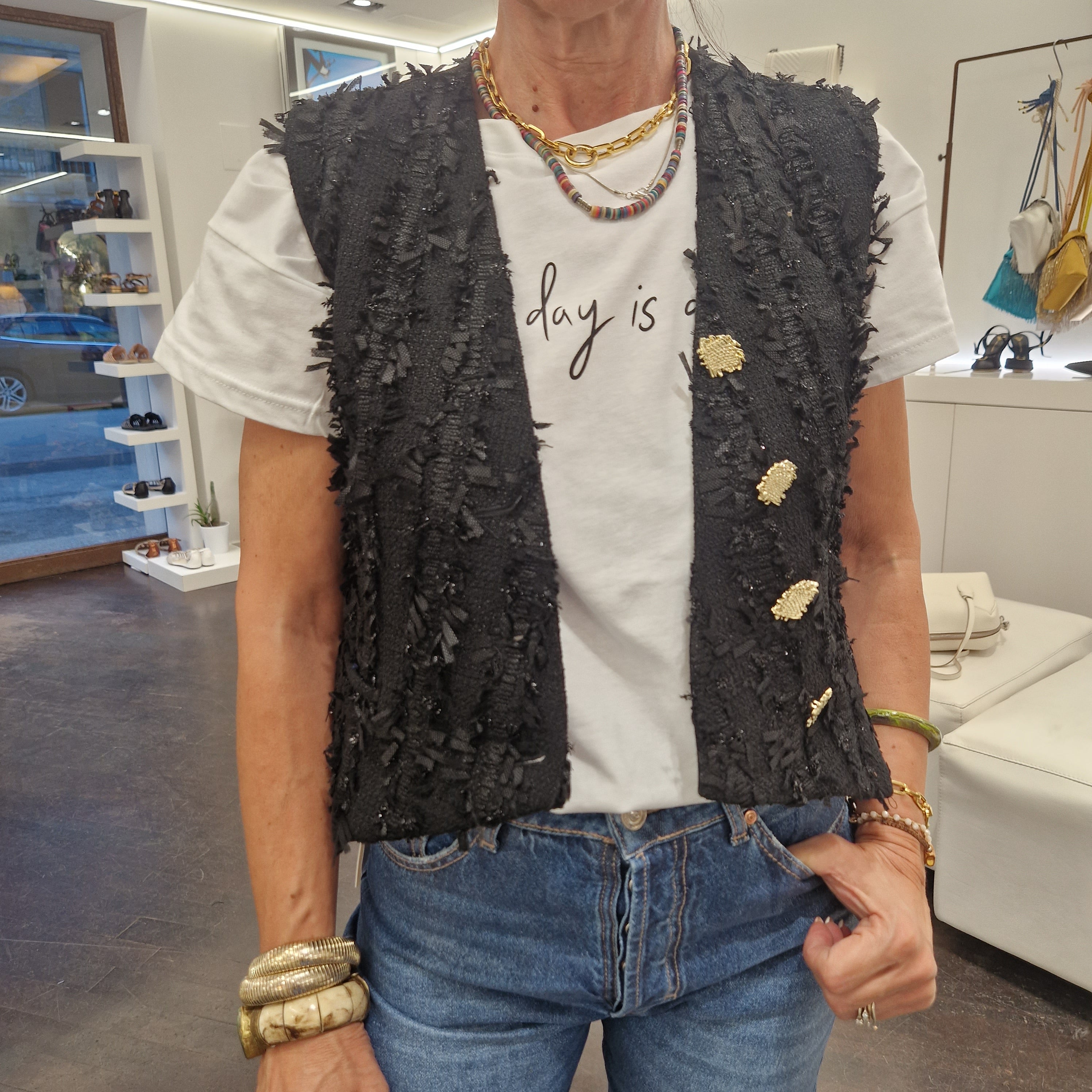 Gilet nero  bottoni oro
