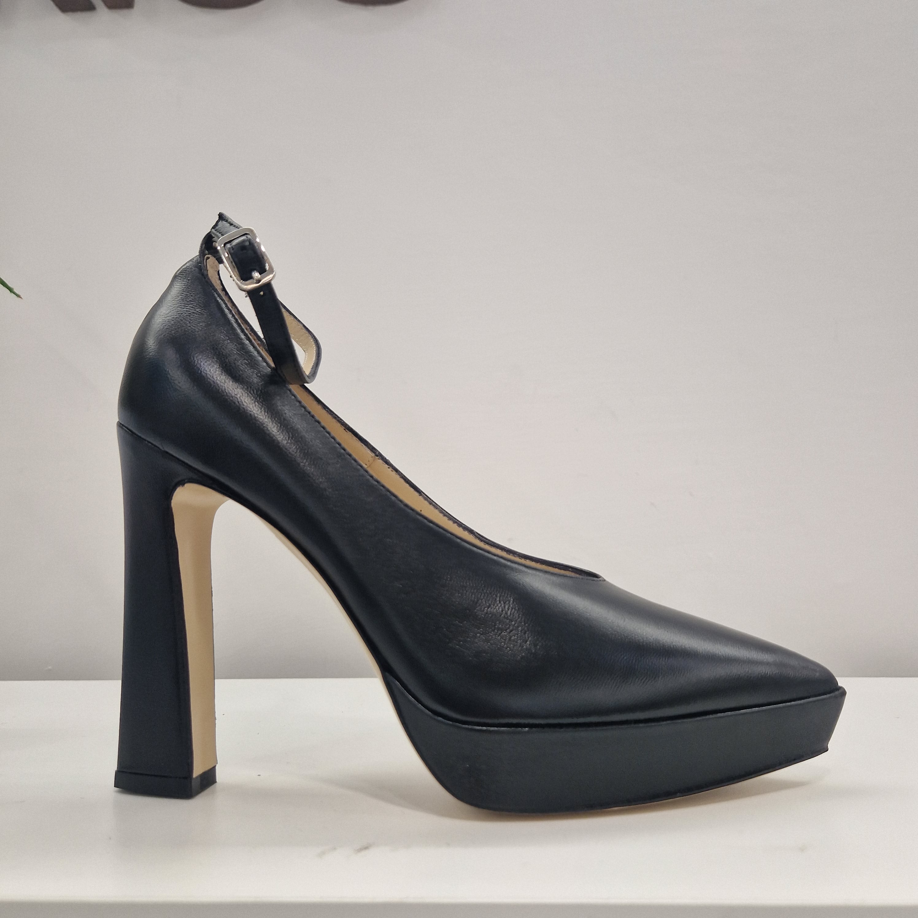 Scarpa platò cinturino alla caviglia