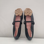 Pretty Ballerinas ballerina with powder camellia 