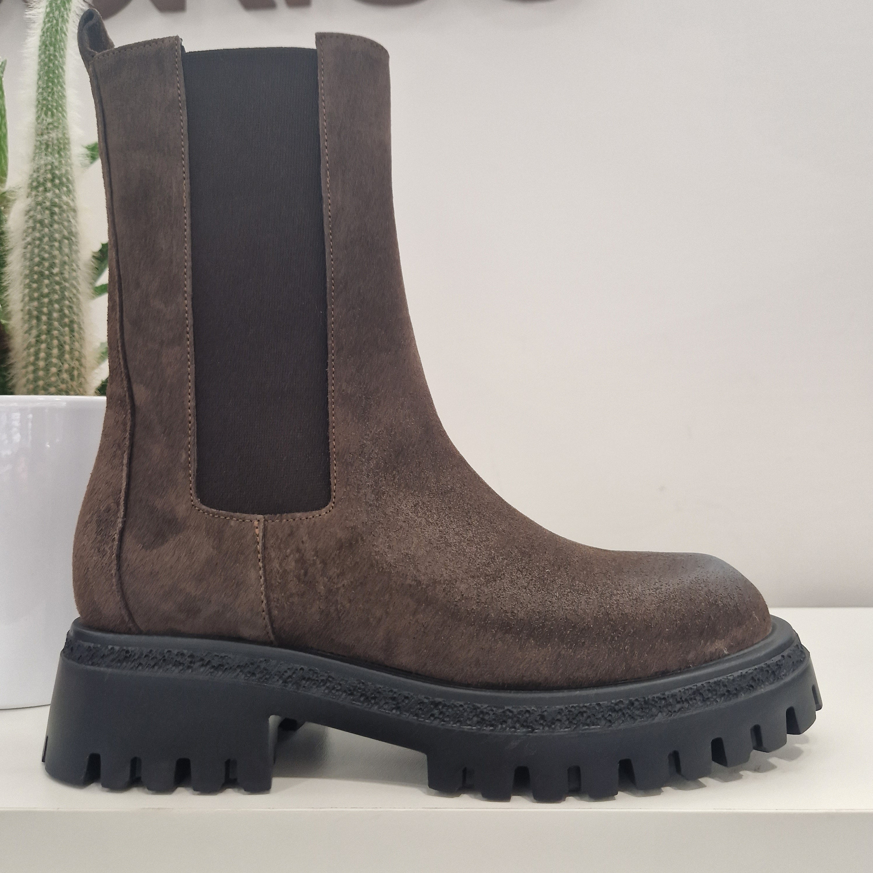 stivaletto beatles marrone  gambale lungo
