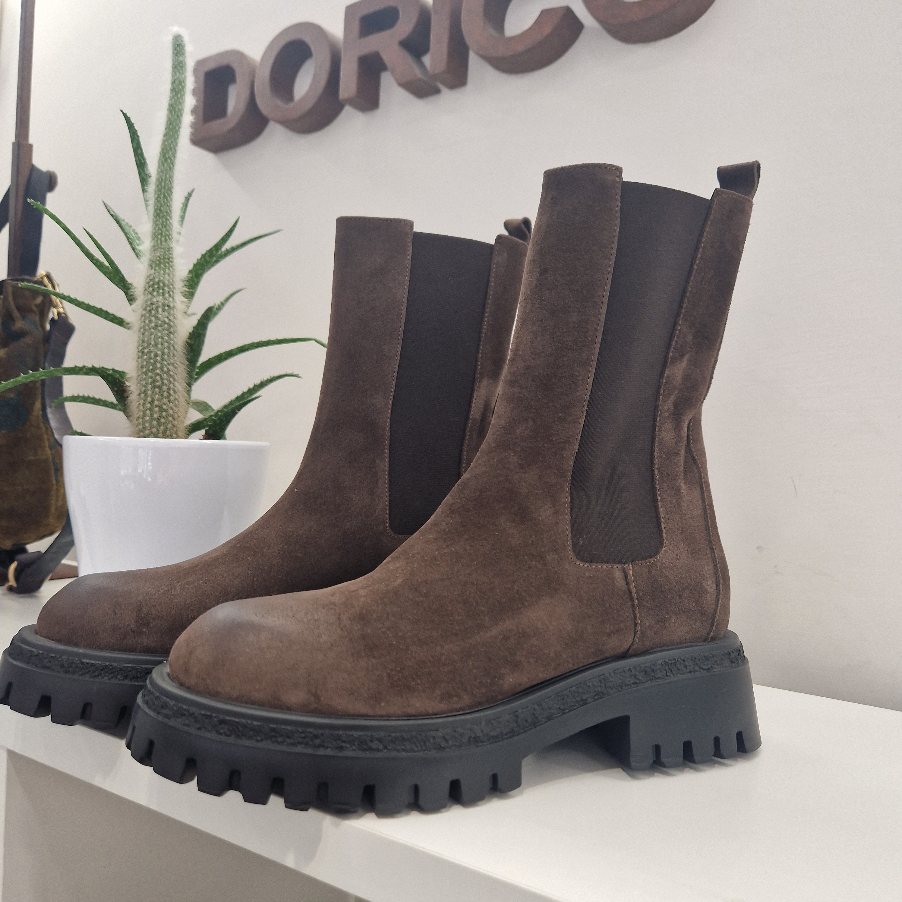 stivaletto beatles marrone  gambale lungo