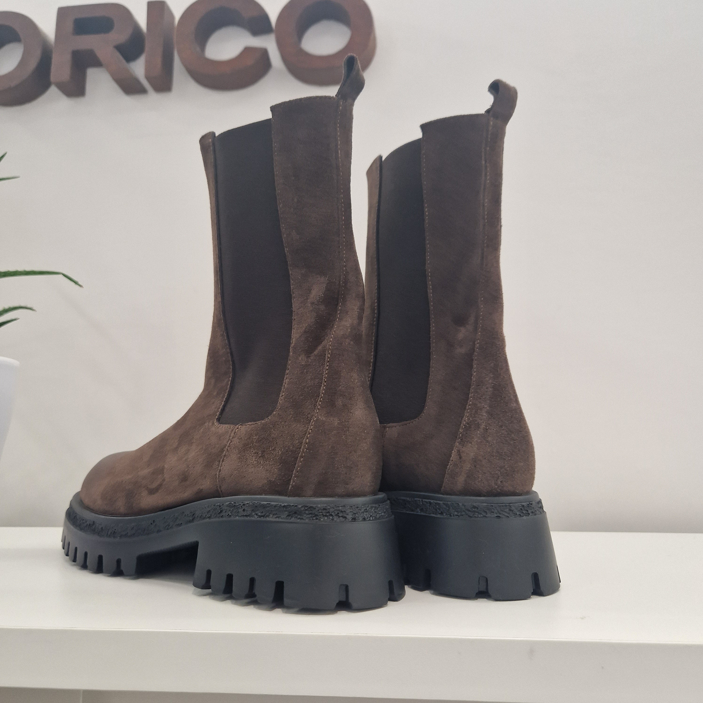 stivaletto beatles marrone  gambale lungo