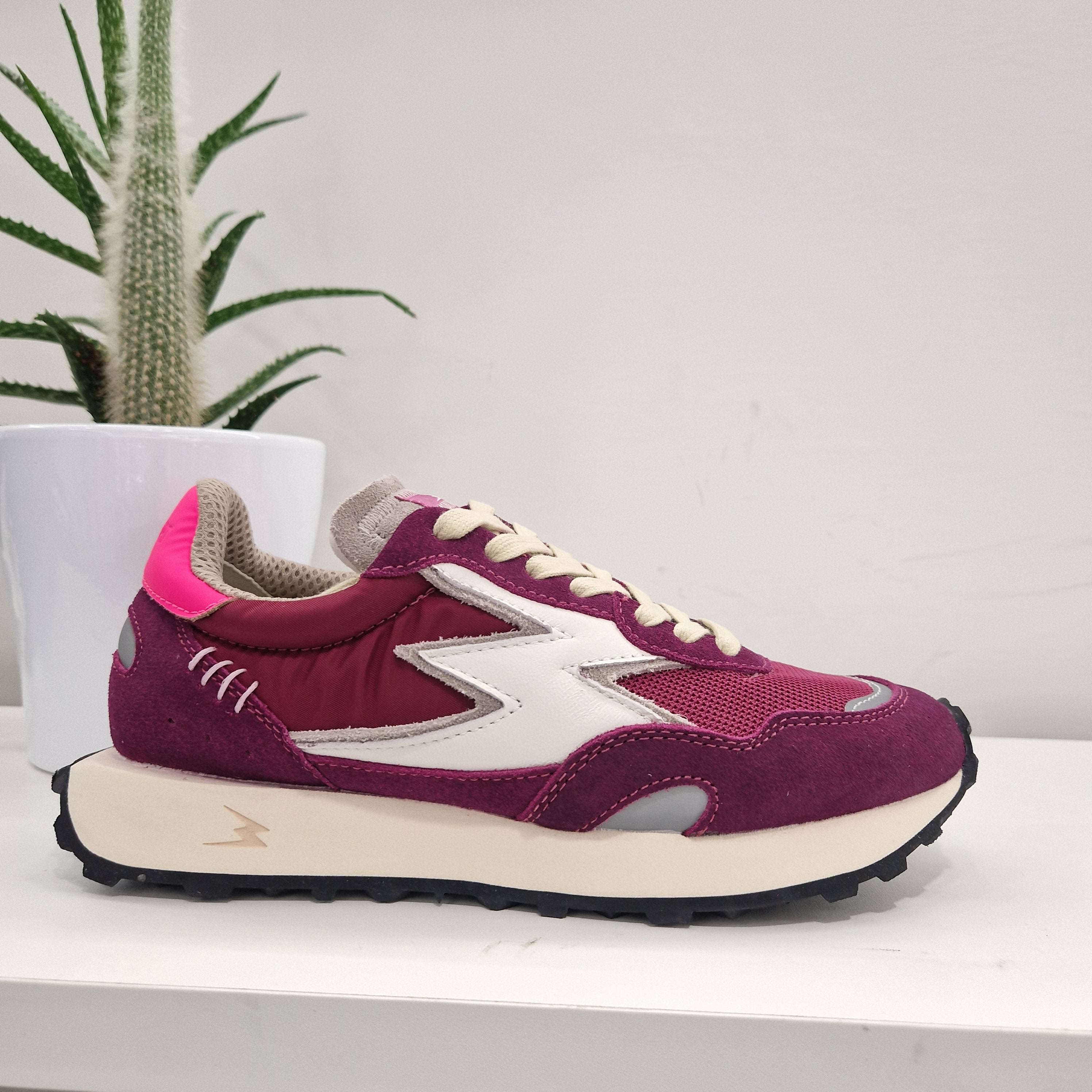 Moa sneakers RUNNING color magenta