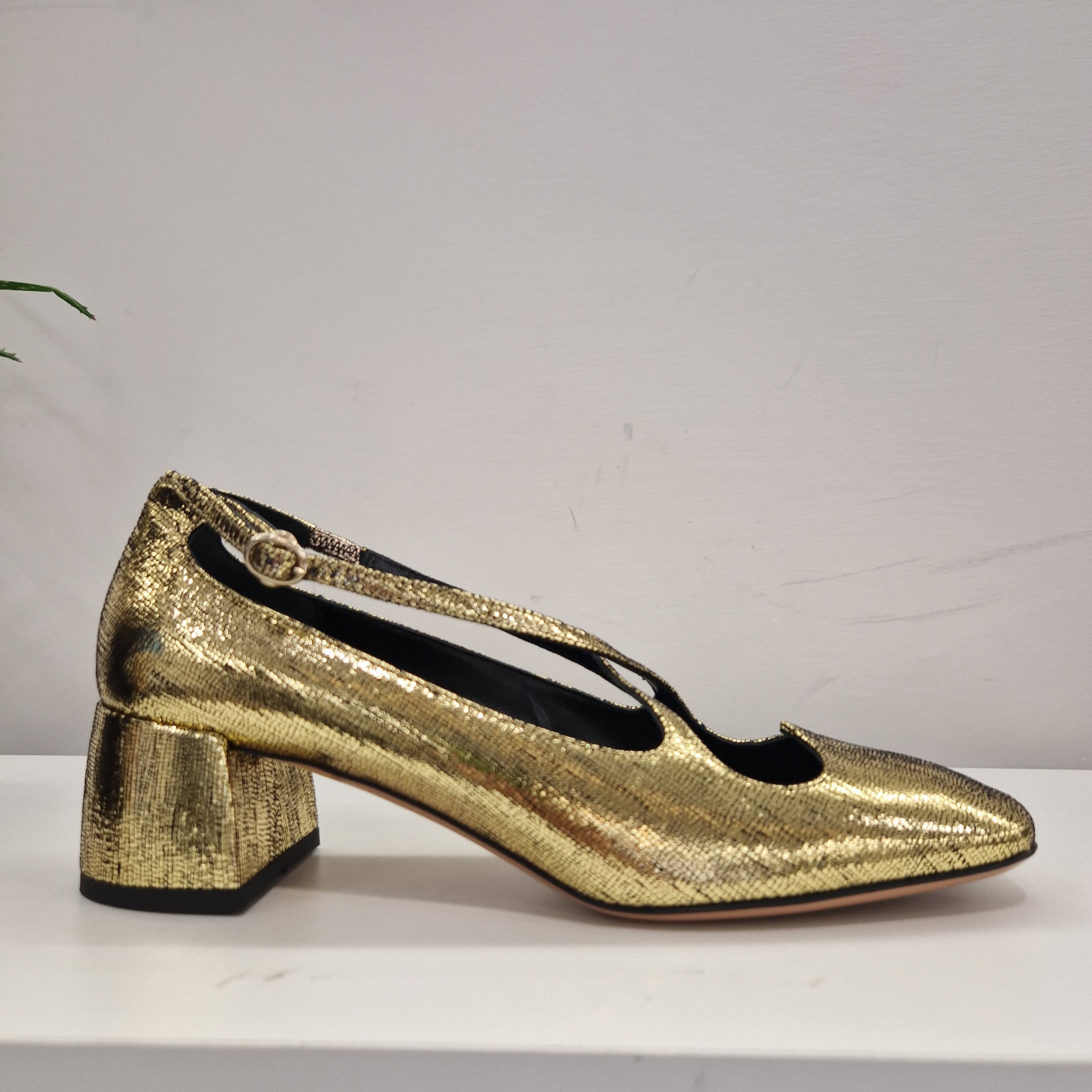 A.Bocca scarpa in pelle oro crak
