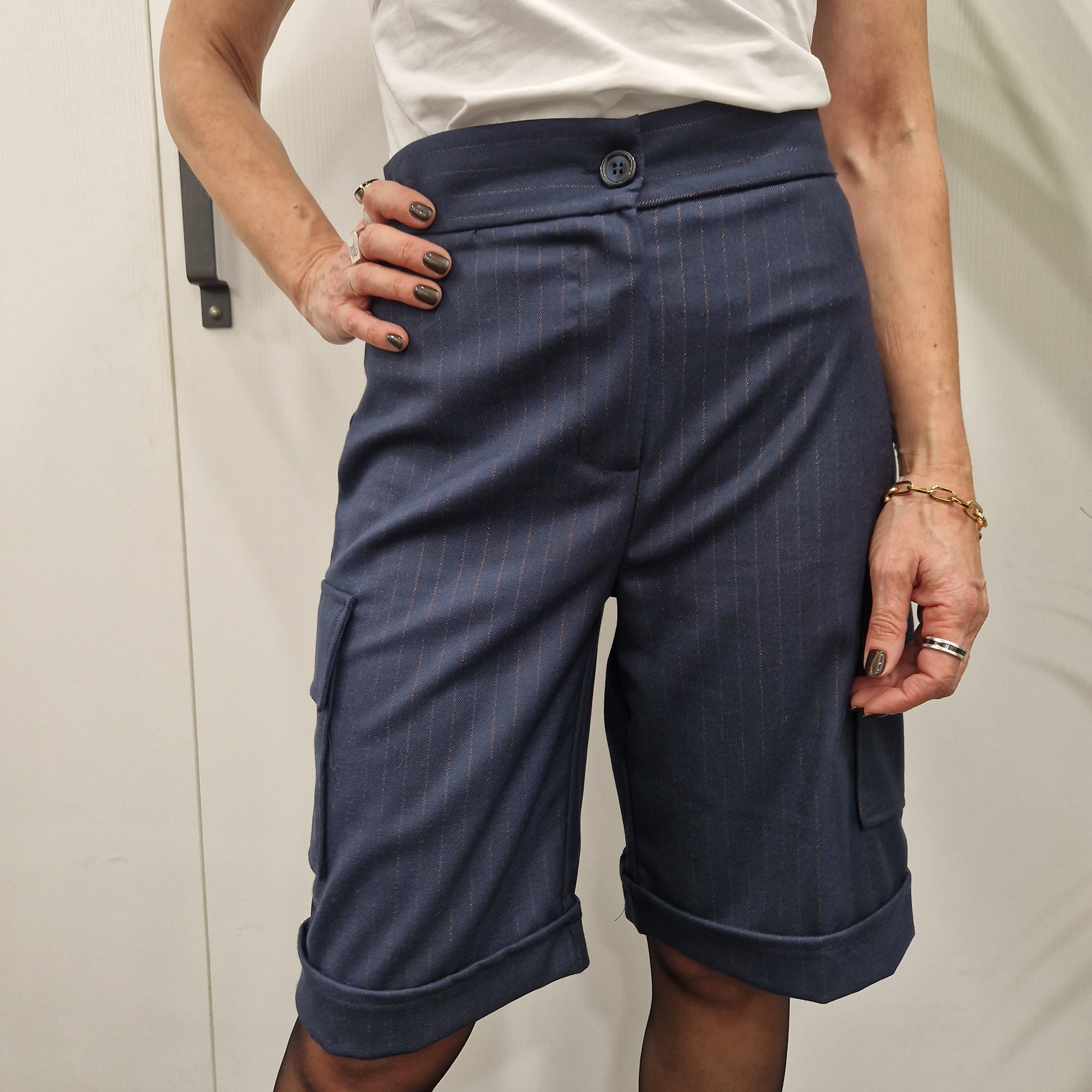 KIKISIX Pantalone bermuda gessato blu