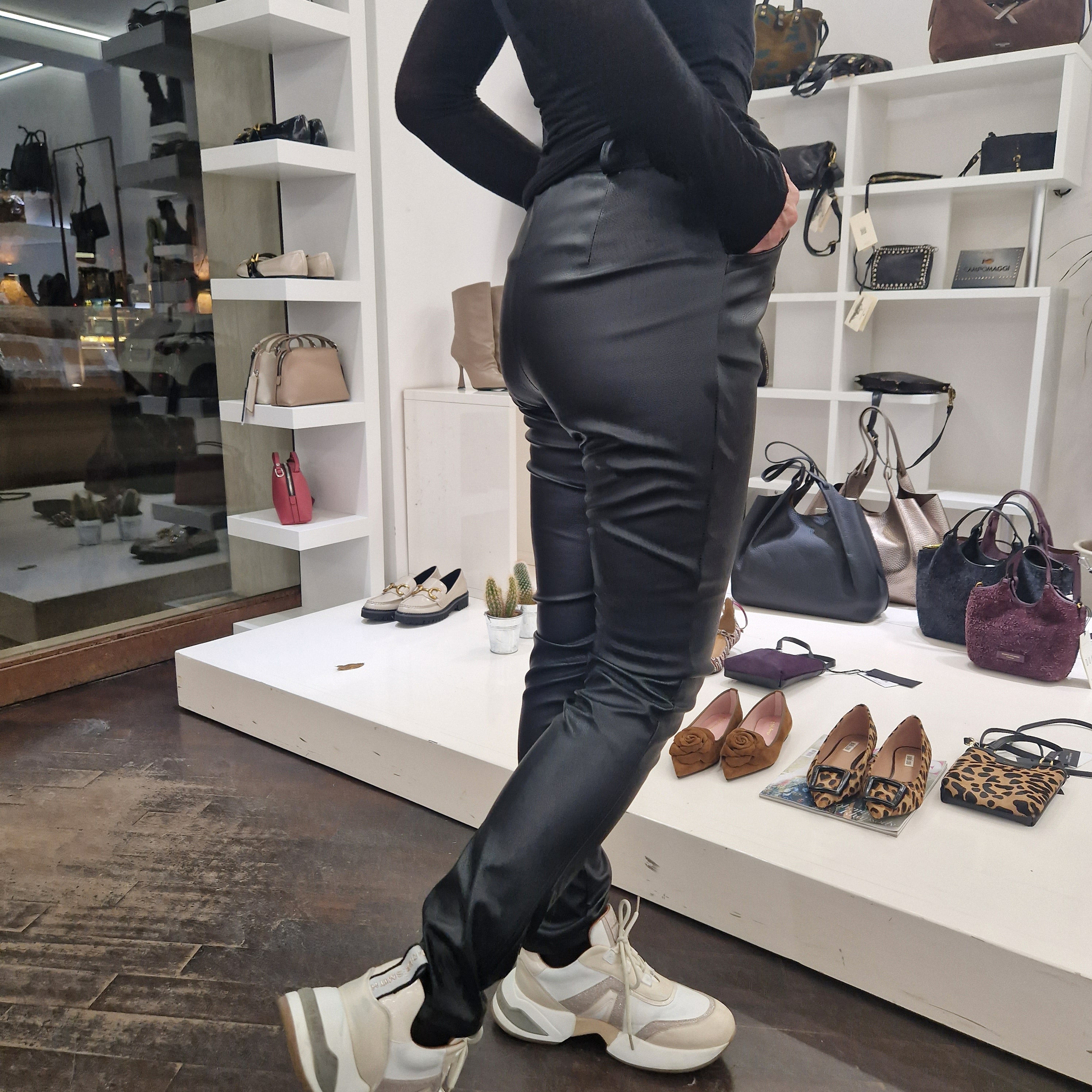 KIKISIX Pantalone GIORGIA skinny  in ecopelle