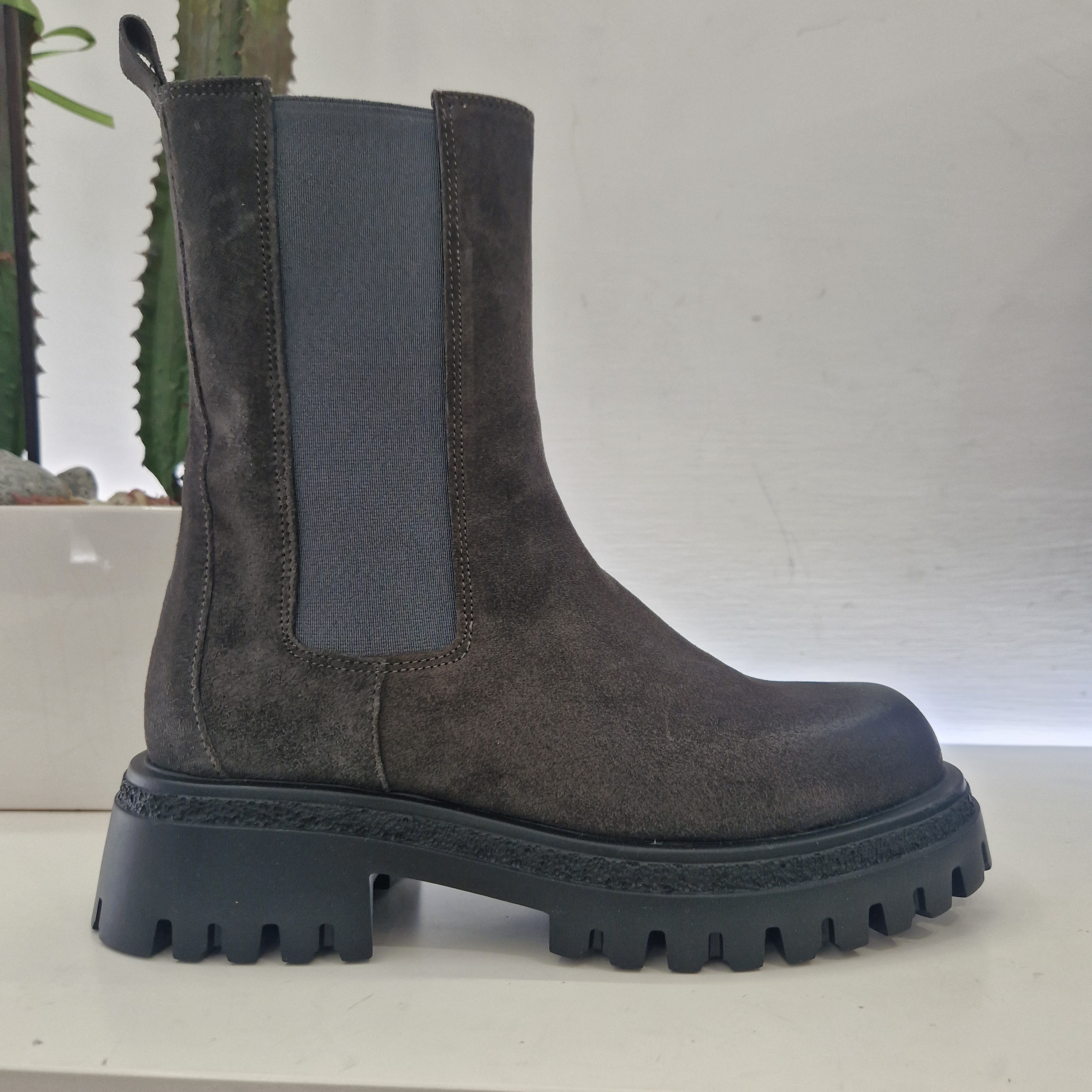 Stivaletto beatles suede grigio