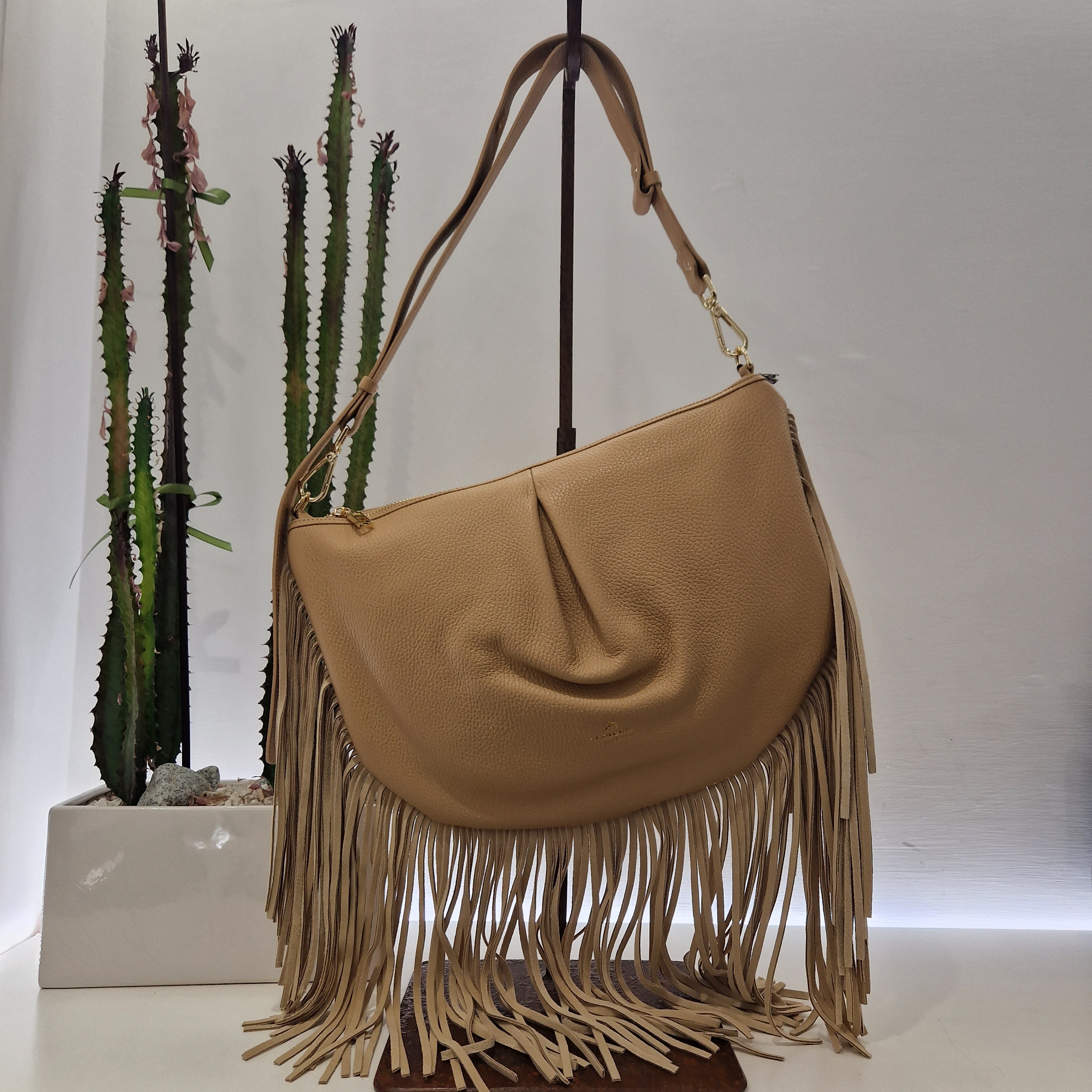 Cuoieria Fiorentina borsa linea EMMA con frange color nude