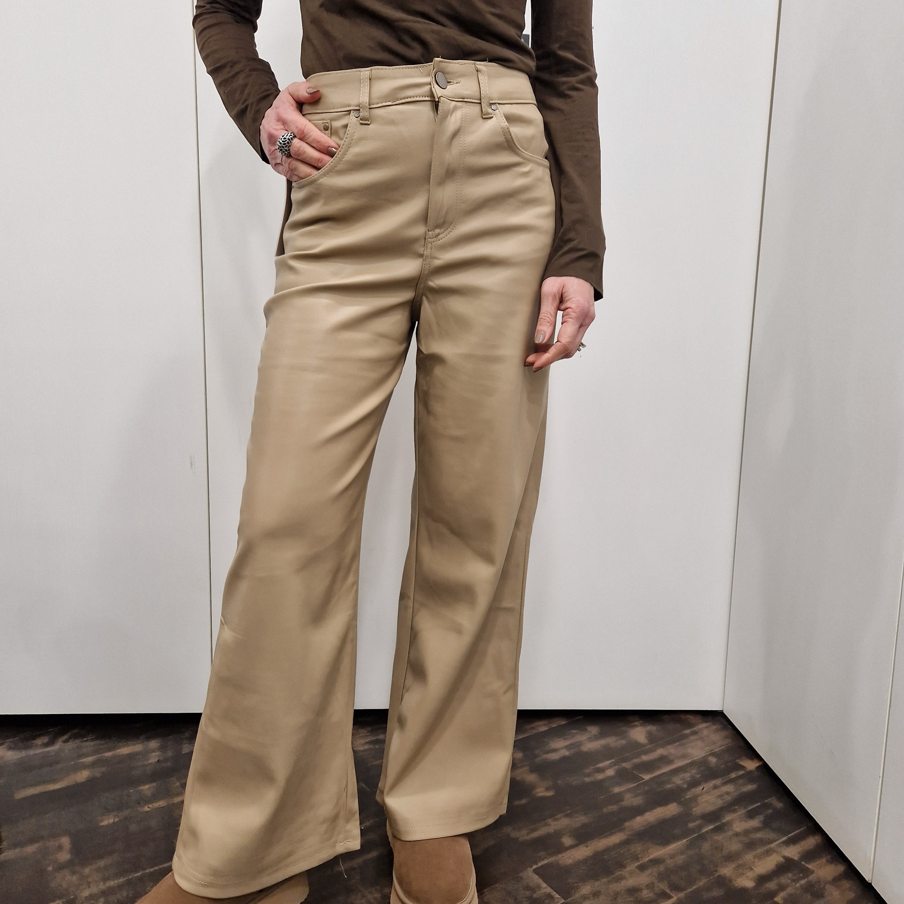Pantalone ecopelle caffelatte